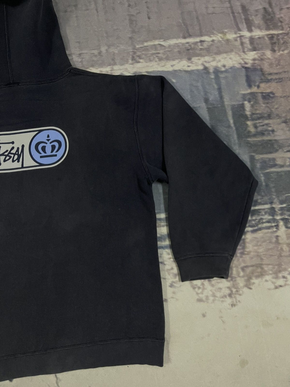 Stussy 90s STUSSY CROWN PULLOVER HOODIE OVERALL FADED SIZE L Size US L / EU 52-54 / 3 - 9 Thumbnail