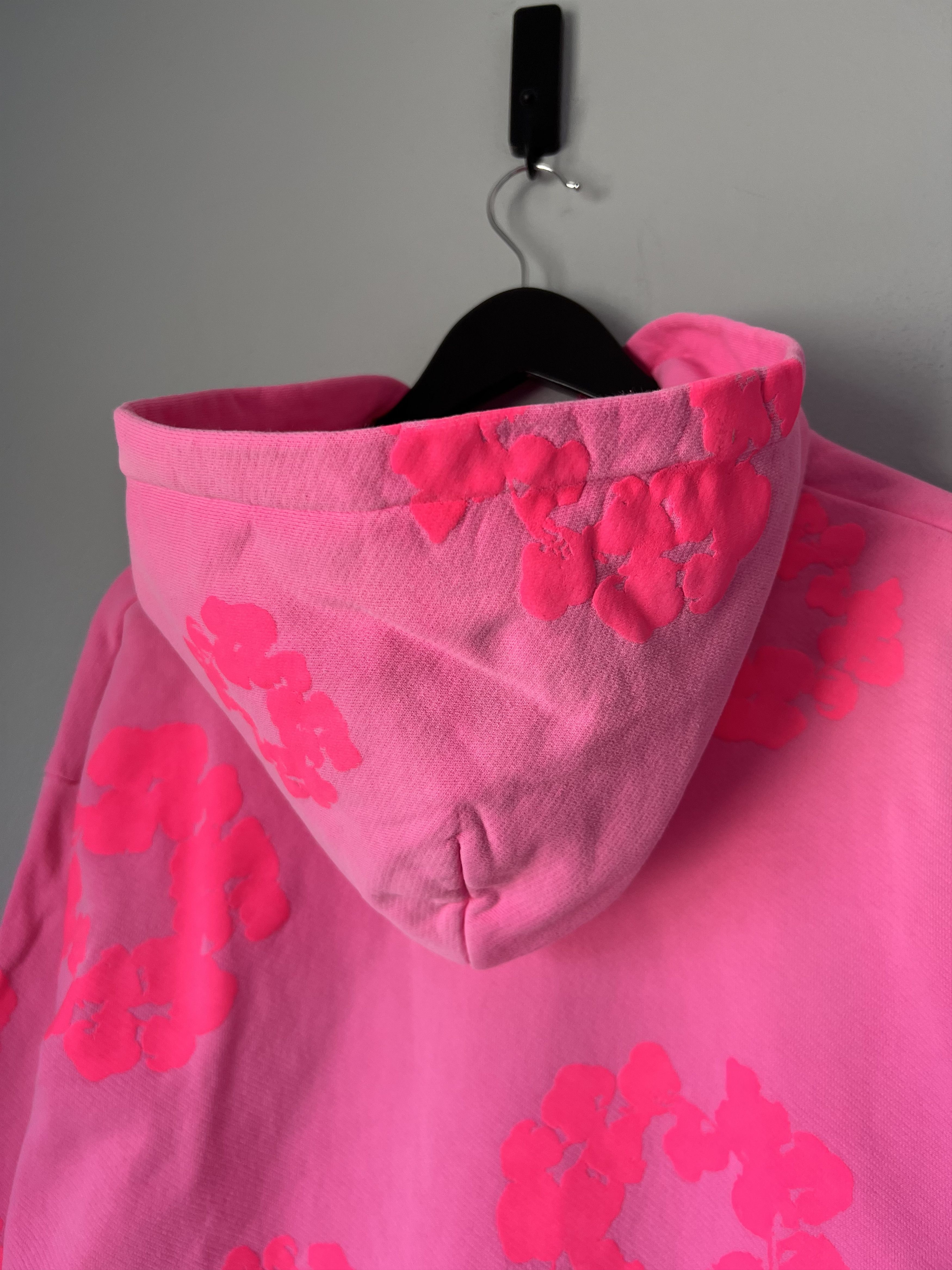 DENIM TEARS Denim Tears Mono Wreath Hoodie in Pink Size US M / EU 48-50 / 2 - 6 Thumbnail
