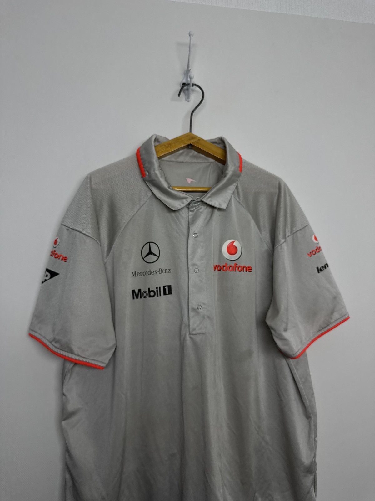 Mercedes-Benz Mercedes McLaren Vodafon racing vintage t-shirts Size US XL / EU 56 / 4 - 7 Thumbnail