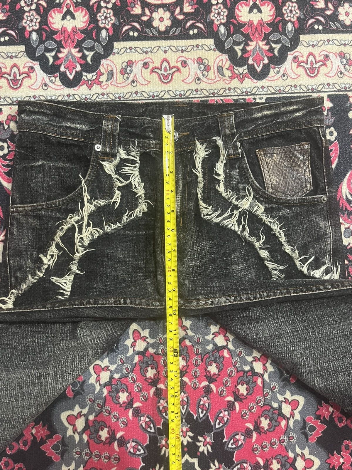 semanticdesign Semantic Design Snakeskin Distressing Fringe Mud Flare Jeans Size US 32 / EU 48 - 16 Thumbnail