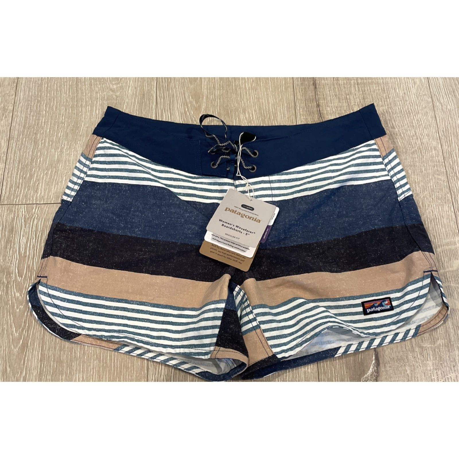 Patagonia Patagonia New Wavefarer W's Boardshorts 5" Stripe Texture Tidepool Blue Sz 2 Size 2 Activewear Board Shorts Football Style Size 26" / US 2 / IT 38 - 3 Thumbnail