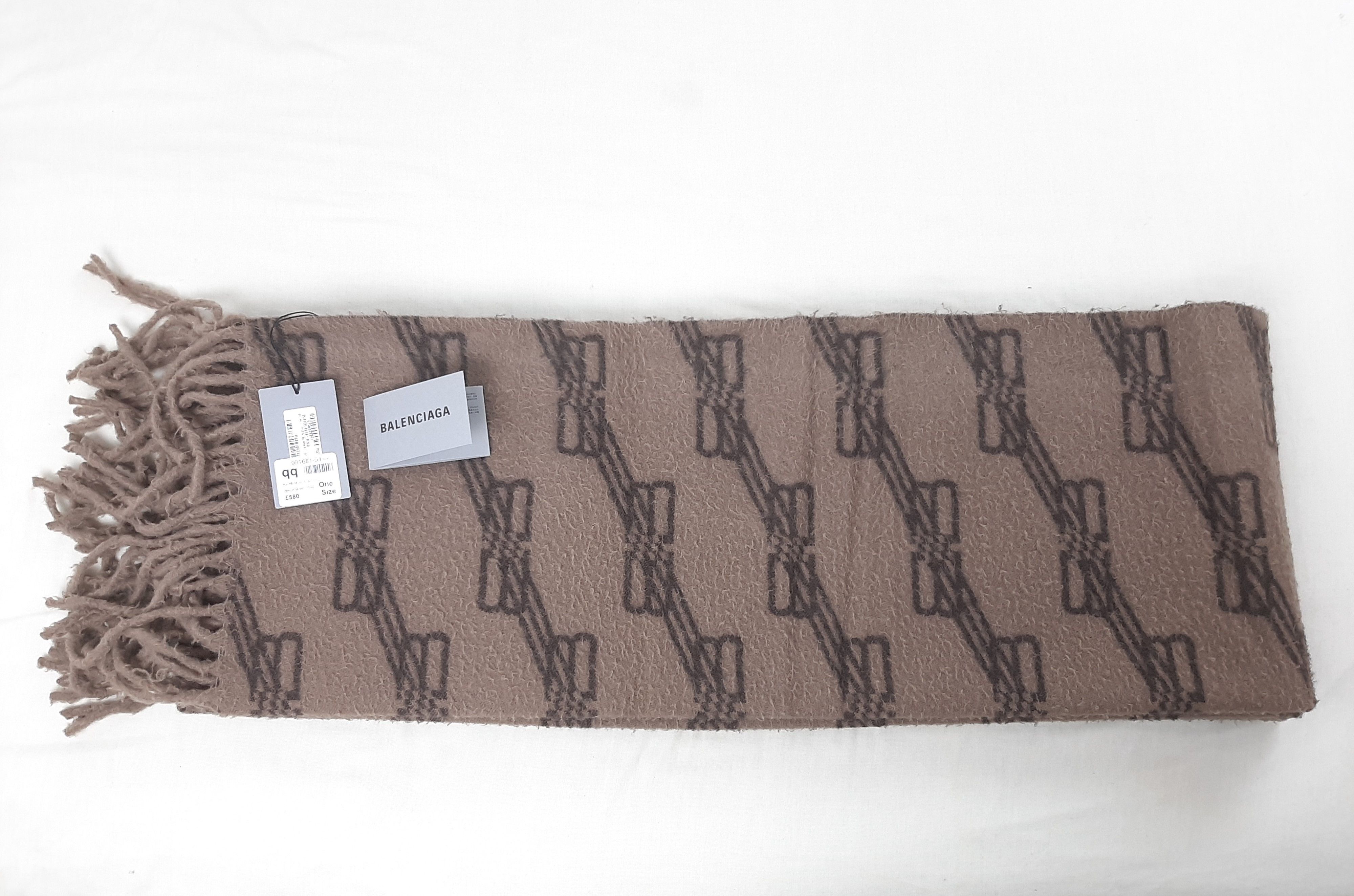Balenciaga Balenciaga Scarf All Over BB Logo Blanket Unisex 60 x 360 cm Size ONE SIZE - 3 Thumbnail