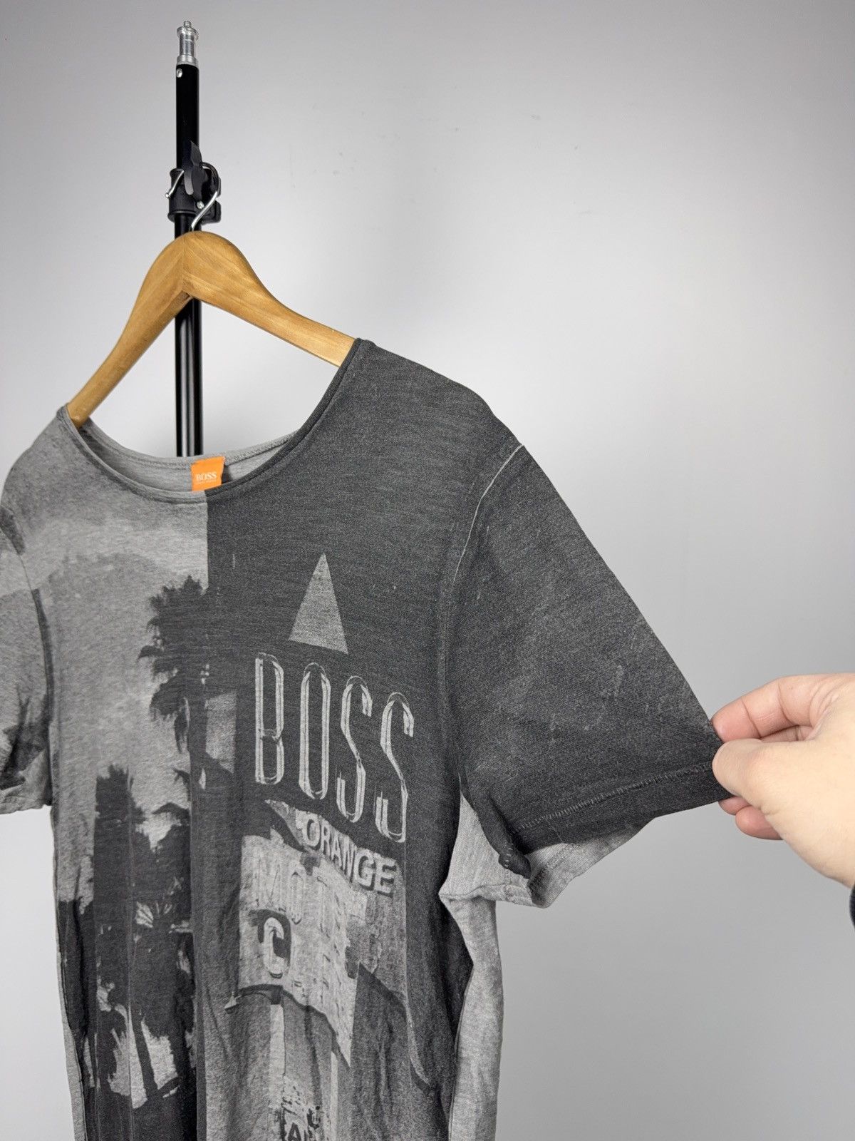Hugo Boss 00s Retro Hugo Boss Orange Graphic Motel Palm Tee Men’s M Size US M / EU 48-50 / 2 - 5 Thumbnail