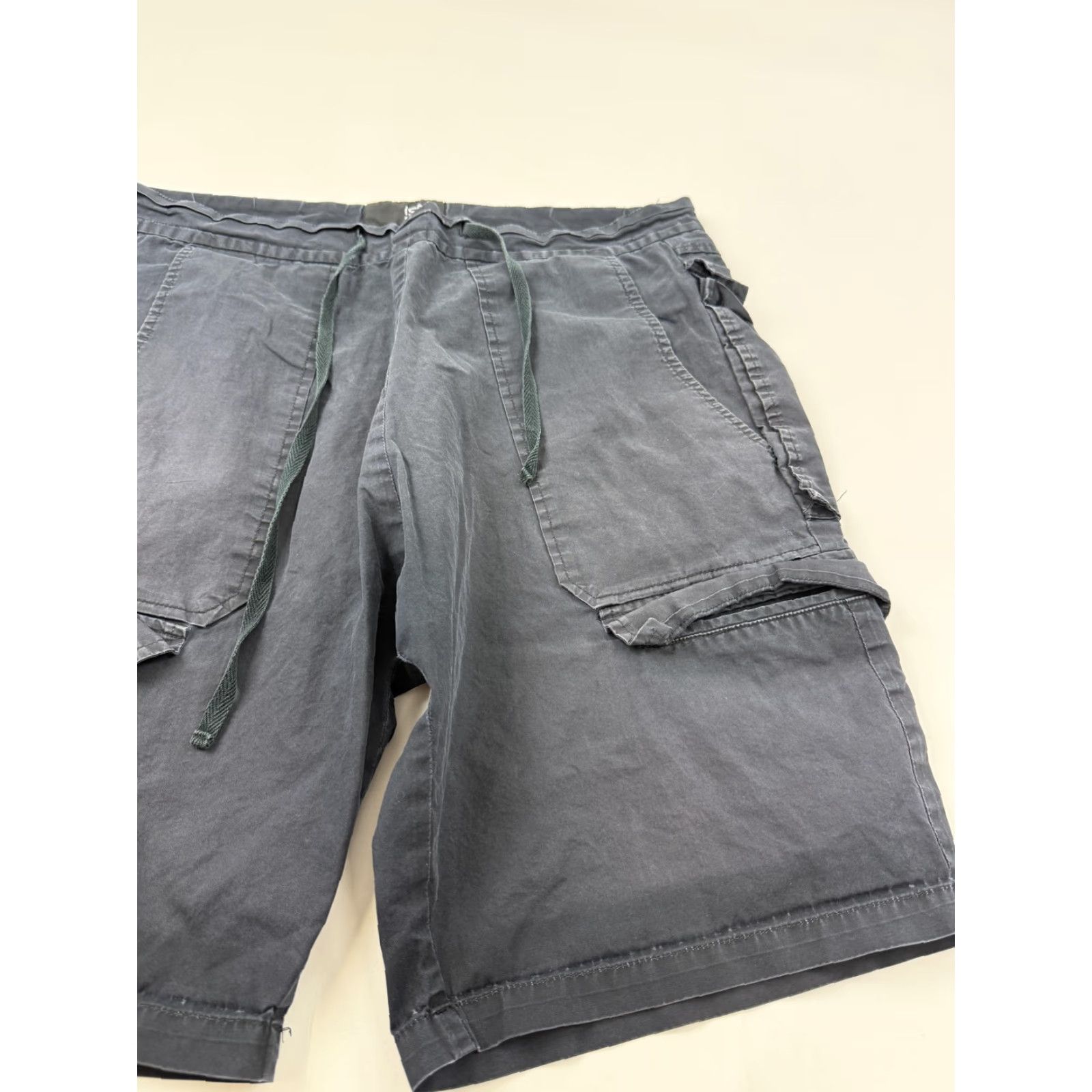 Vintage ISAORA Shorts Mens Medium Gray Cargo 9 Inseam Elastic Waist Drawstring Casual Size US 31 - 3 Thumbnail