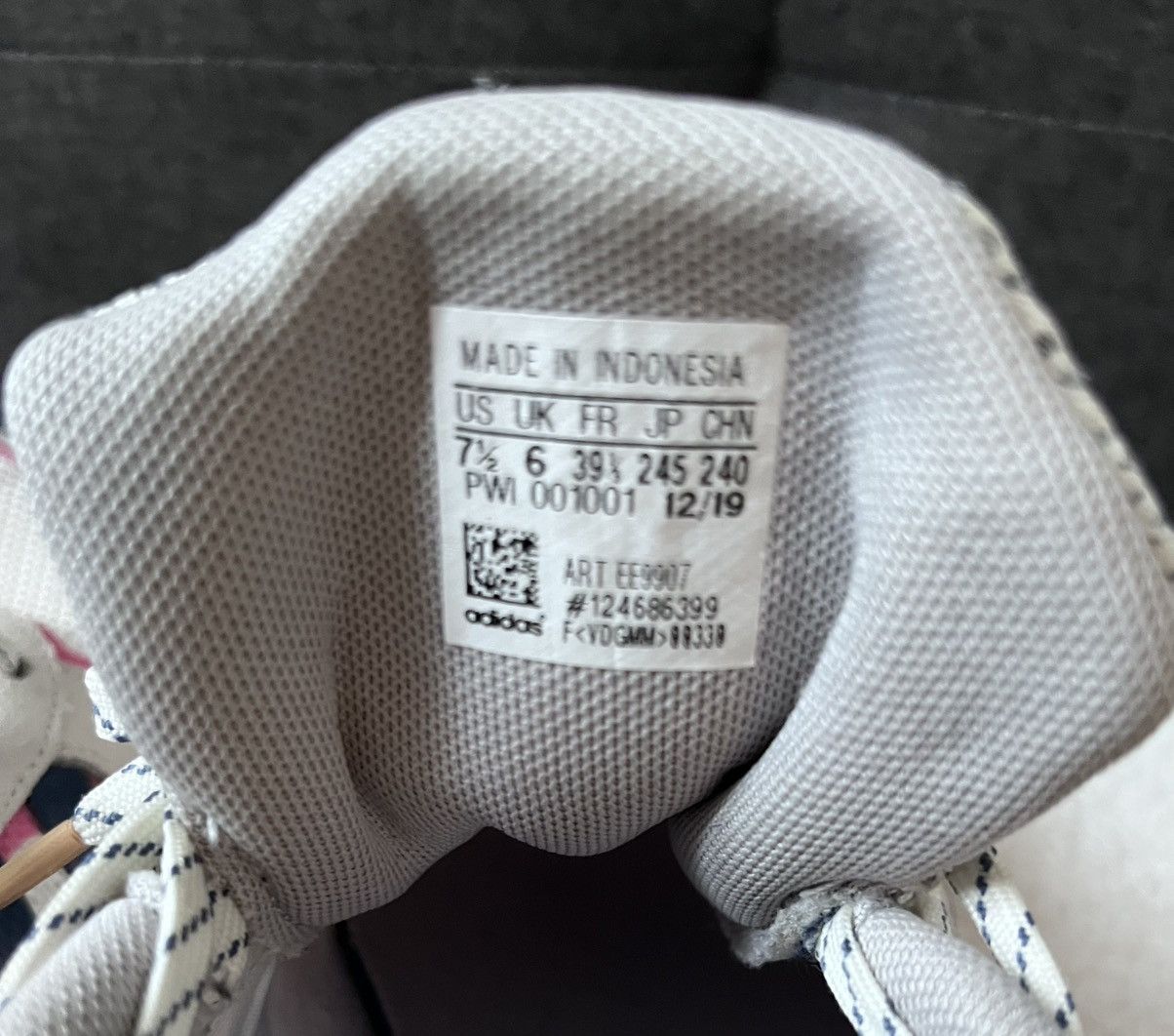 Adidas Adidas 90s Valasion Sneakers – Retro Running Style Size US 8.5 / IT 38.5 - 3 Thumbnail