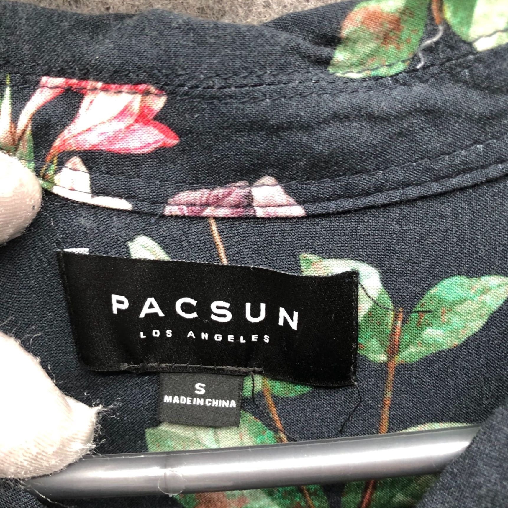 Pacsun PacSun Hawaiian Shirt Mens S Black Red Floral Rayon Button Front Short Sleeve Size US S / EU 44-46 / 1 - 5 Thumbnail