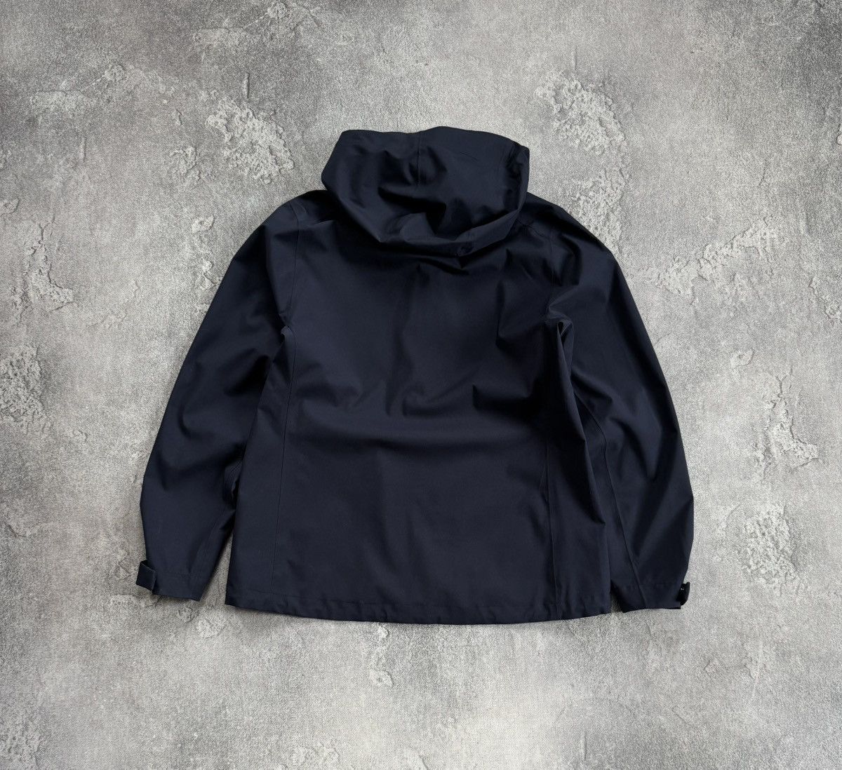 Uniqlo Uniqlo L/size waterproof windbreaker light jacket outdoor Size L / US 10 / IT 46 - 16 Thumbnail