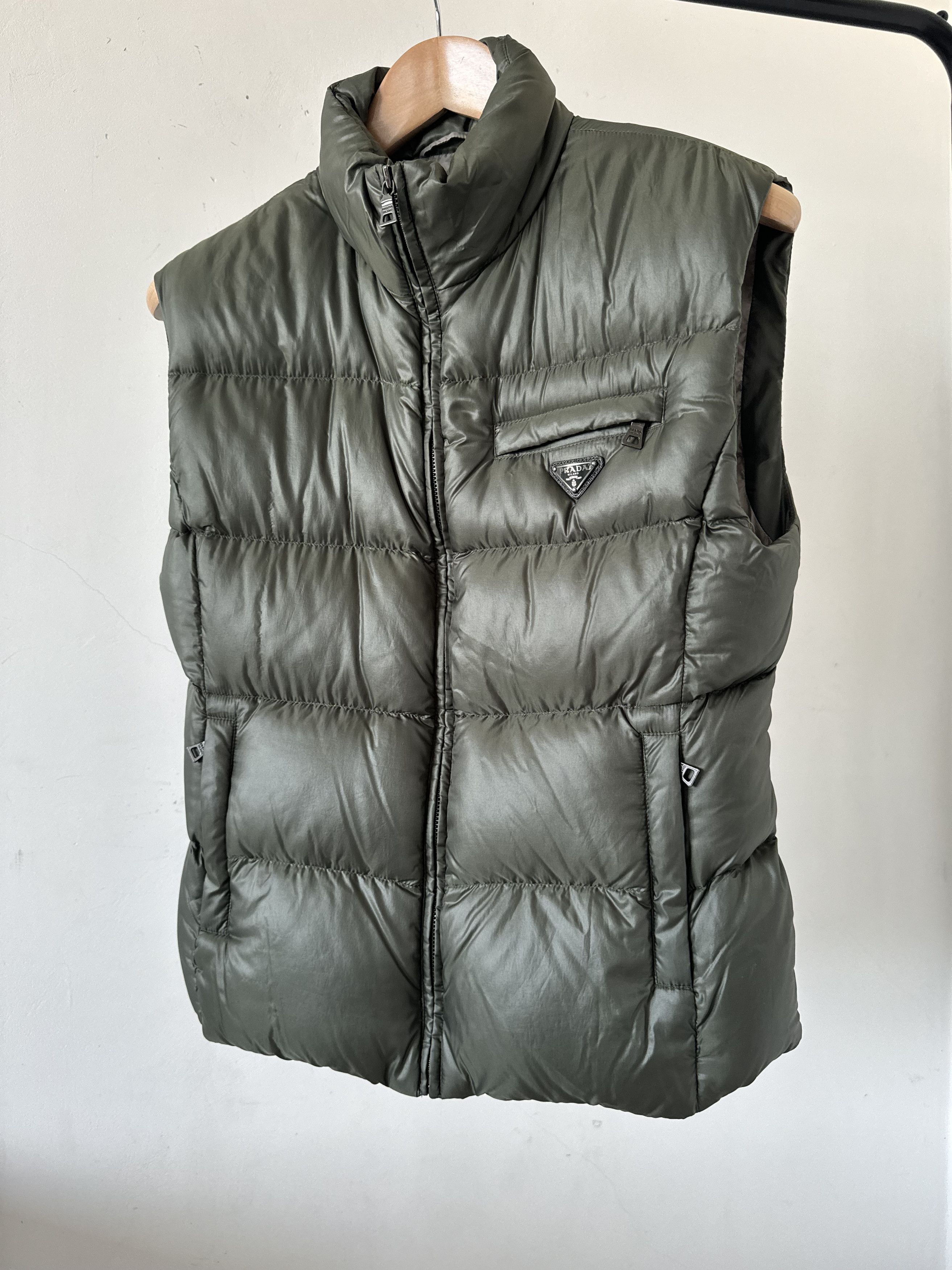 Prada Prada Nylon Vest with triangle logo Size S / US 4 / IT 40 - 5 Thumbnail