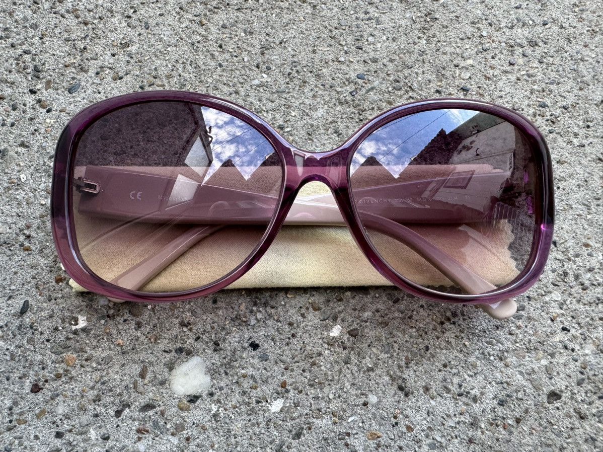 Givenchy Givenchy SGV-760 sunglasses w/ original case… Size ONE SIZE - 1 Thumbnail