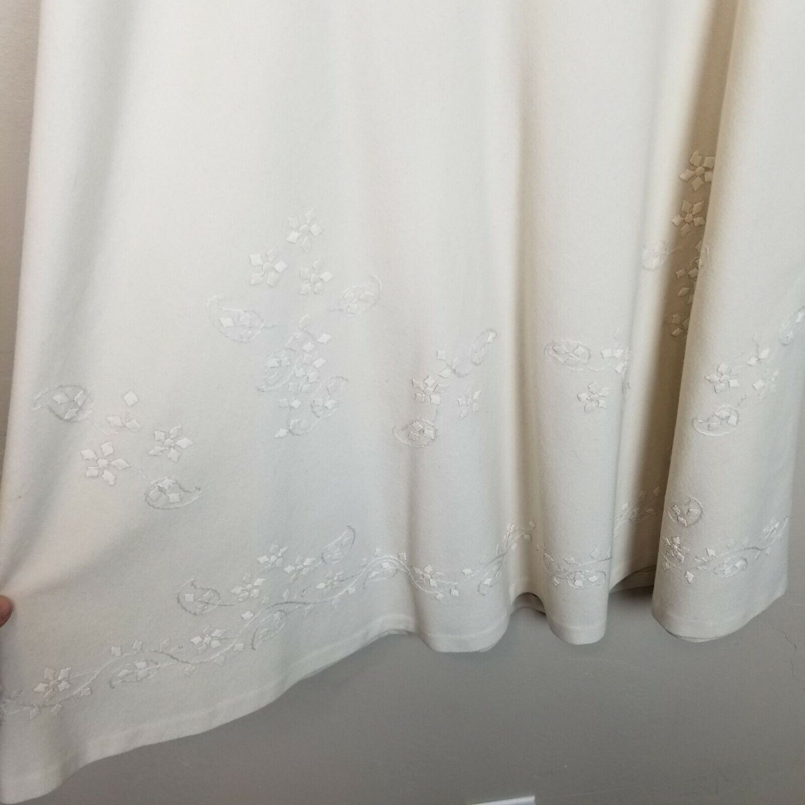 Banana Republic Banana Republic Womens Wool Floral Embroidered Skirt Size 8 Size 30" / US 8 / IT 44 - 2 Thumbnail