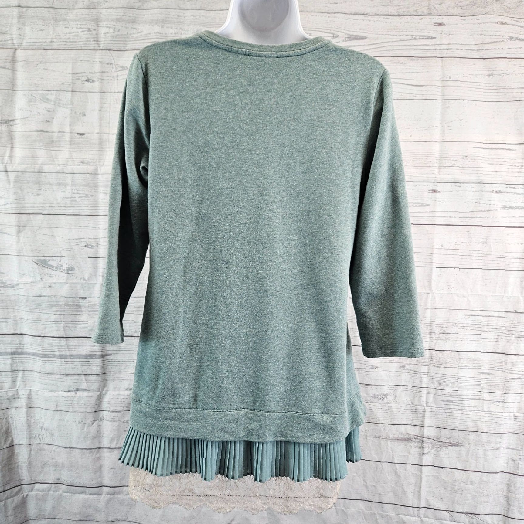 Vintage LOGO by Lori Goldstein Womens Top Blouse 3/4 Sleeve Size S Green Beige Lace Hem Pullover Front Logo Shirt Mens Womens Girls? Size S / US 4 / IT 40 - 4 Thumbnail