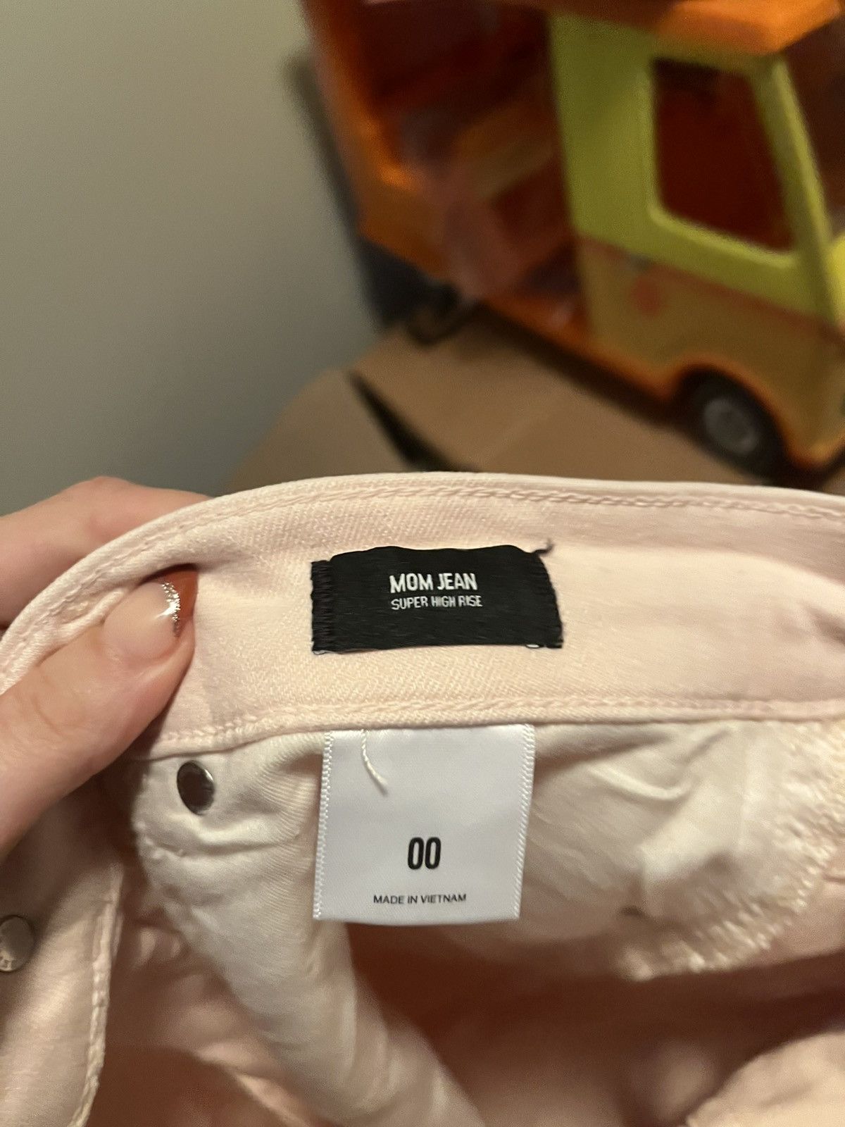 Express Express Light Pink Mom Jeans 00 Super High Rise Size 24" / US 00 / IT 34 - 6 Thumbnail