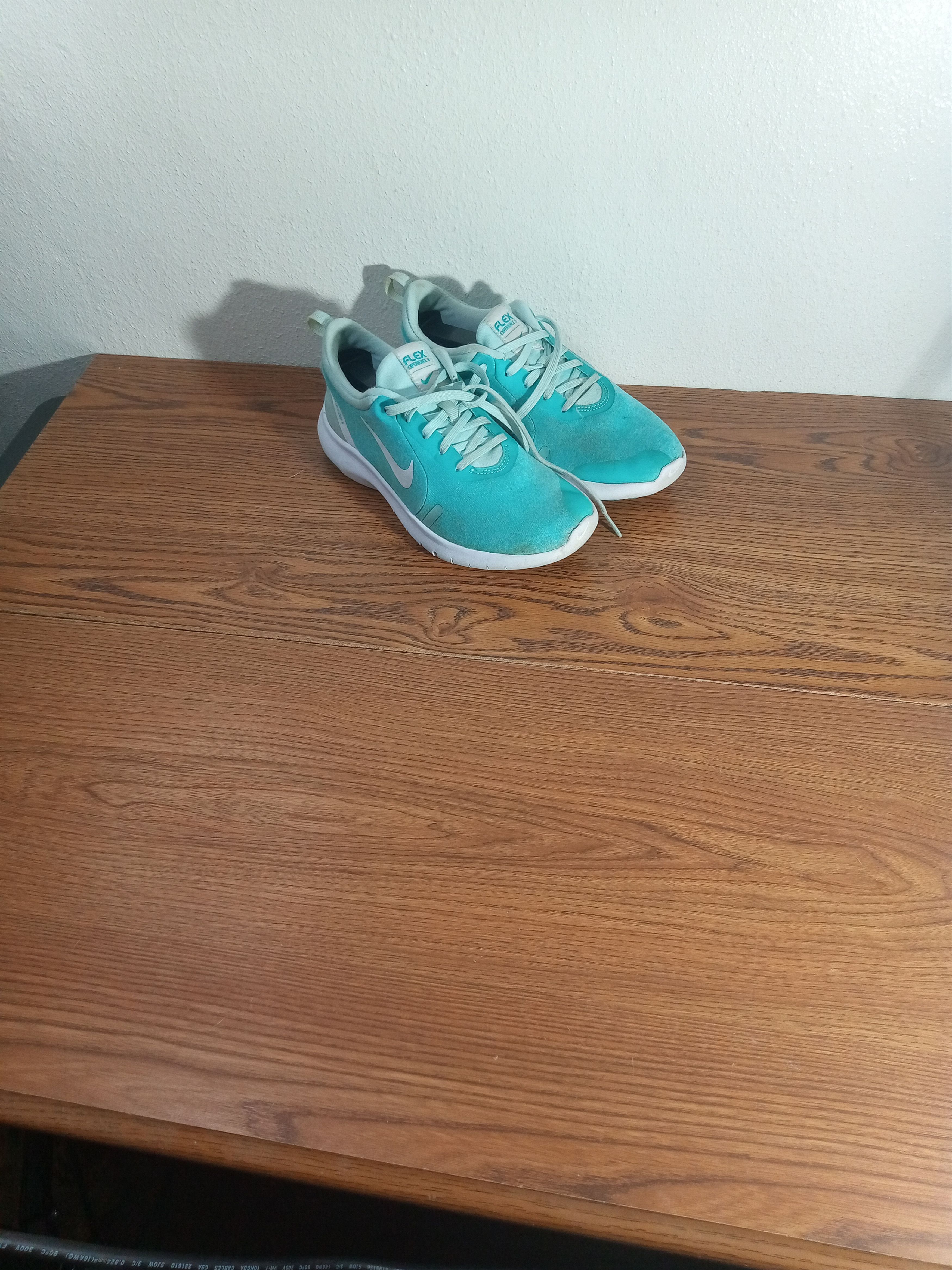 Nike Women’s Nike Flex Experience 8 Size US 7 / EU 40 - 1 Thumbnail