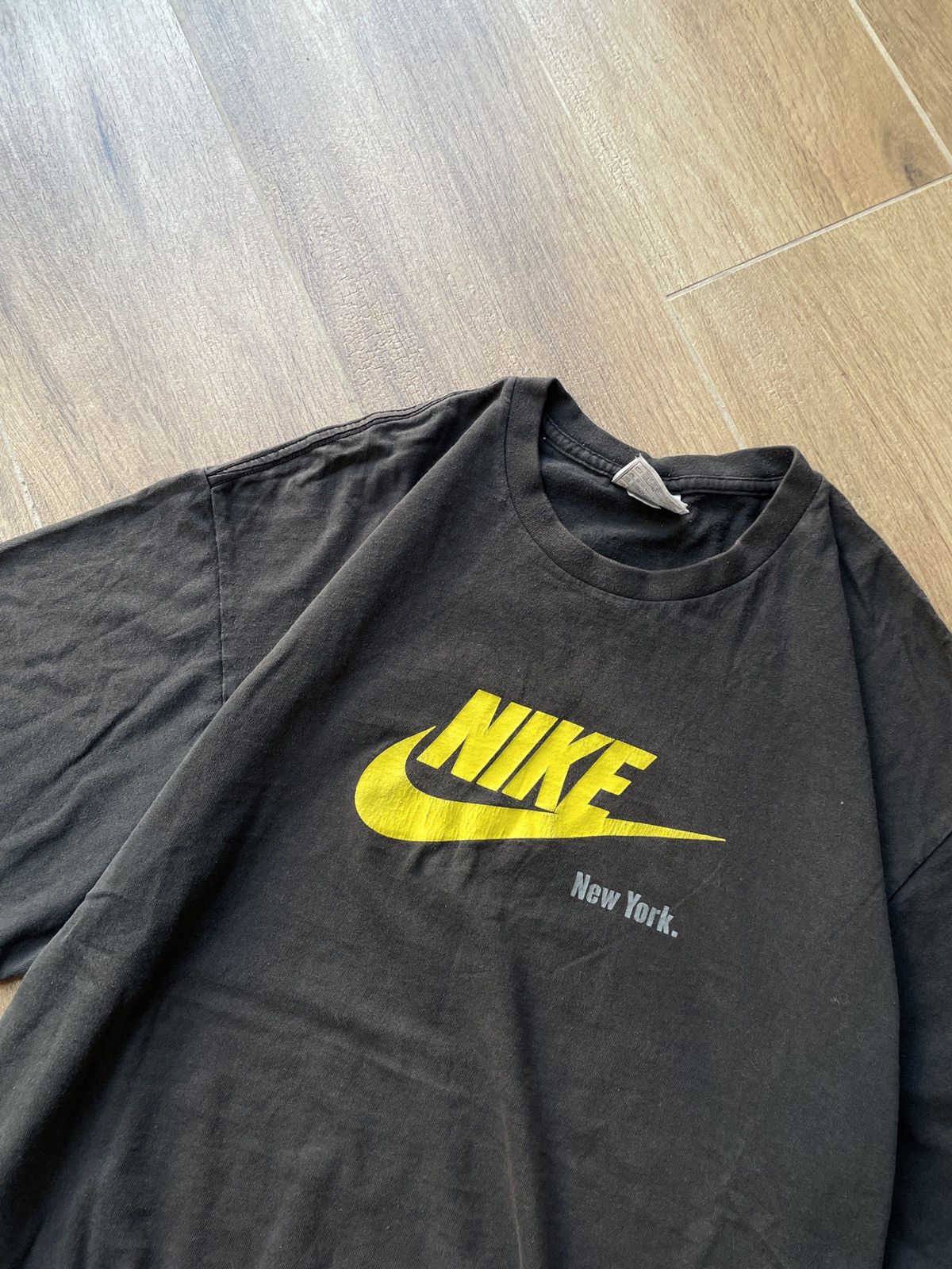 Nike Nike Vintage T-Shirt Big Logo Avant Garde Japanese Swoosh Size US XL / EU 56 / 4 - 4 Thumbnail