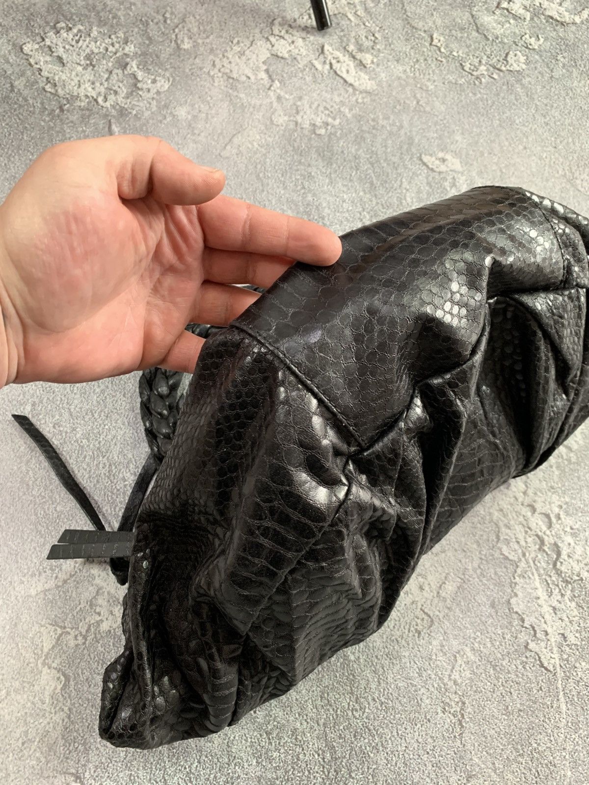 Guess Vintage Guess Y2K Black HandBag Avant Garde Python Patern Size ONE SIZE - 5 Thumbnail