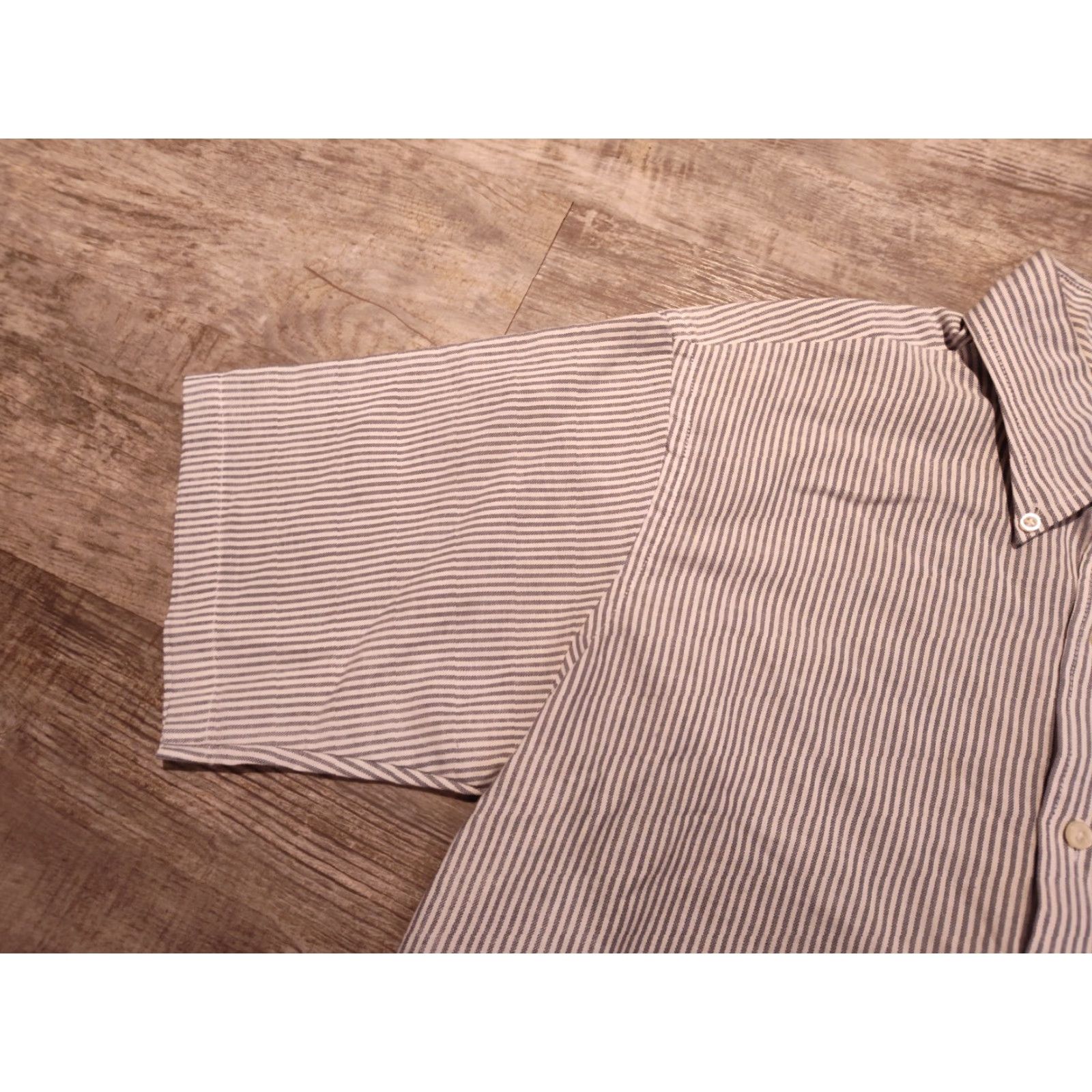 Vintage VINTAGE Bell's Striped Short Sleeve Button-Up Shirt USA Made Size 16 Men White/Gray Cotton Polyester Pocketed Buttons Size US L / EU 52-54 / 3 - 7 Thumbnail