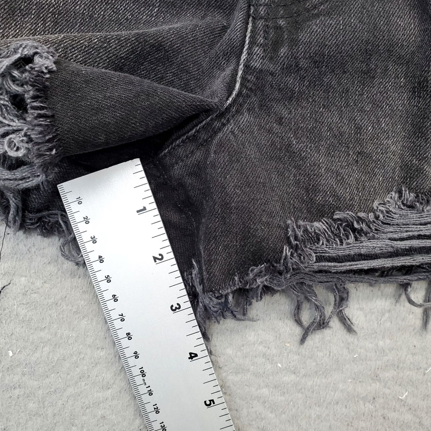 Bdg BDG Urban Outfitters Summer Cut-Off Shorts Womens Size 26 Black Distressed Button Fly Size 26" / US 2 / IT 38 - 4 Thumbnail