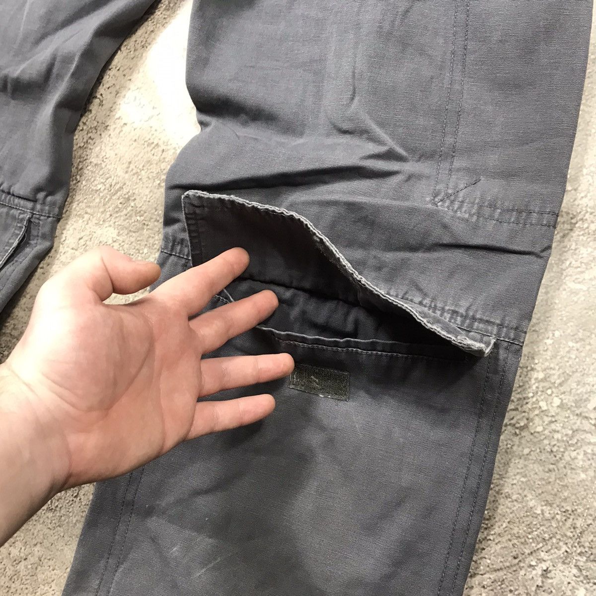 Vintage Vintage Y2K Baggy Cargo Pants Distressed Techwear Logo 29 Size US 29 - 7 Thumbnail