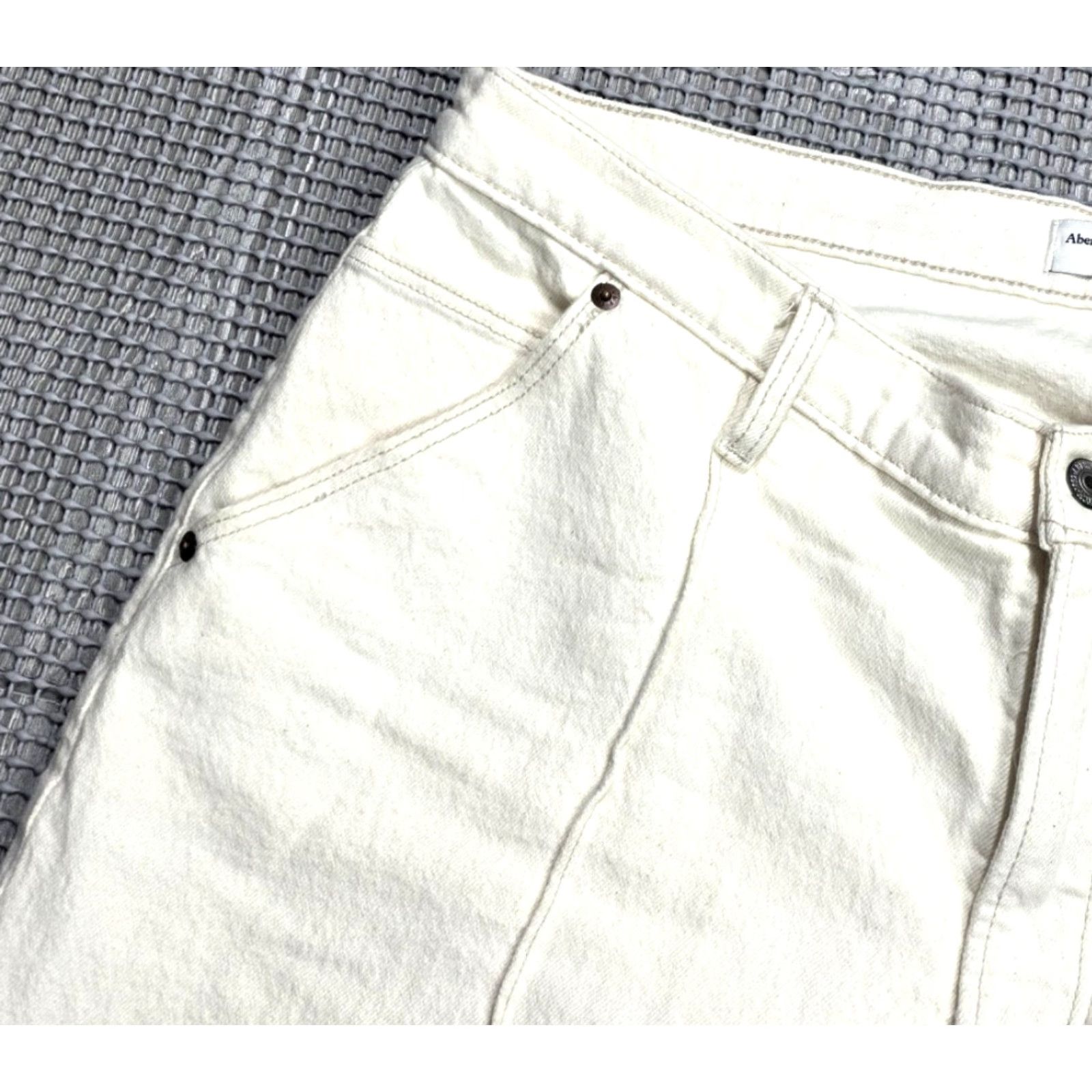 Abercrombie & Fitch Abercrombie&Fitch Jeans Womens 36 Inseam Ivory Baggy 14 Short Rise 30.5in 36x30.5 Denim 5-Pocket Regular Curve Love Low Rise Baggy Jean Womens Size 36" / US 14 / IT 50 - 6 Thumbnail