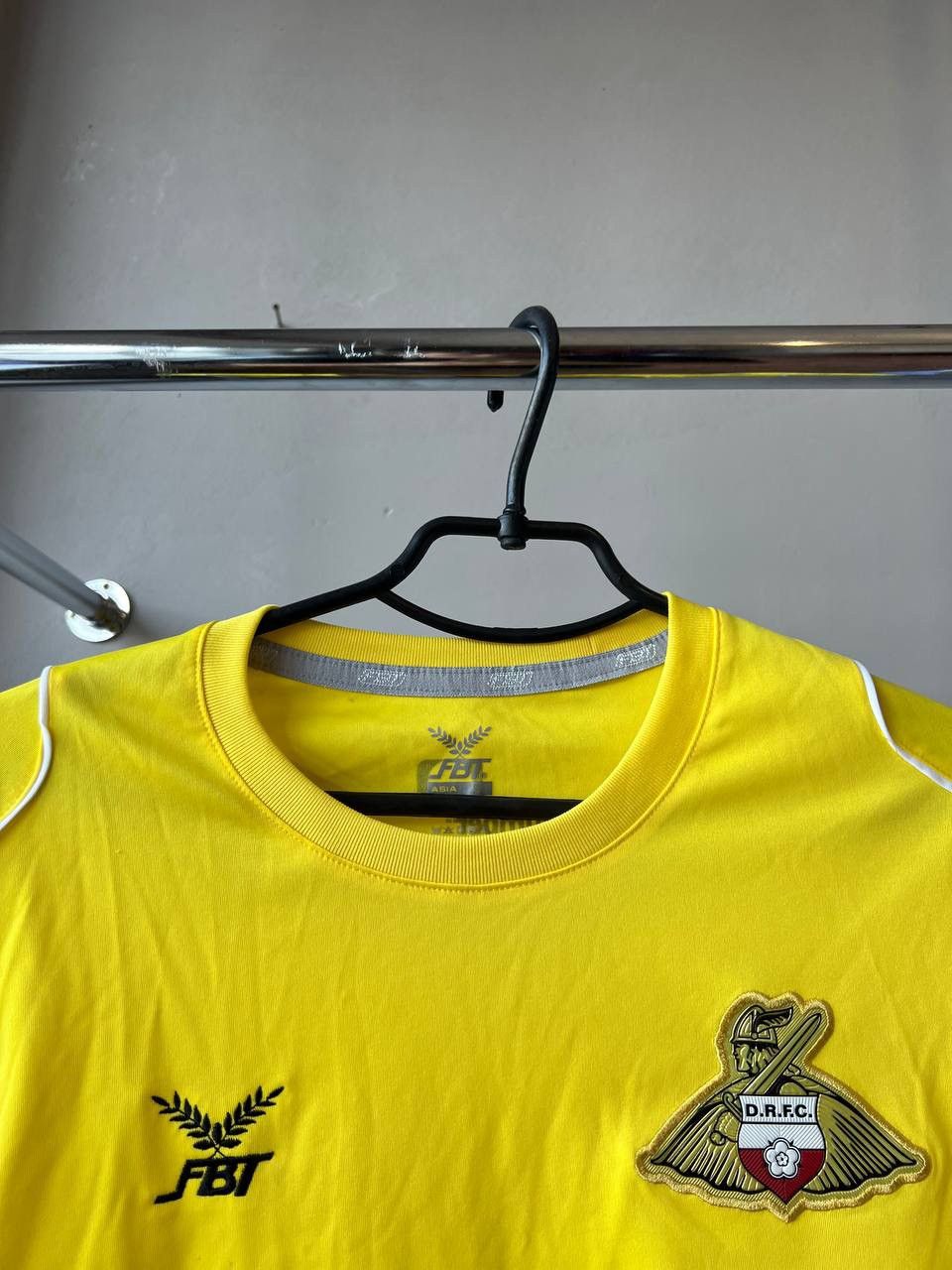 Sports Specialties 2017/18 DONCASTER ROVERS TRAINING SOCCER JERSEY SHIRT FTB S Size US S / EU 44-46 / 1 - 4 Thumbnail