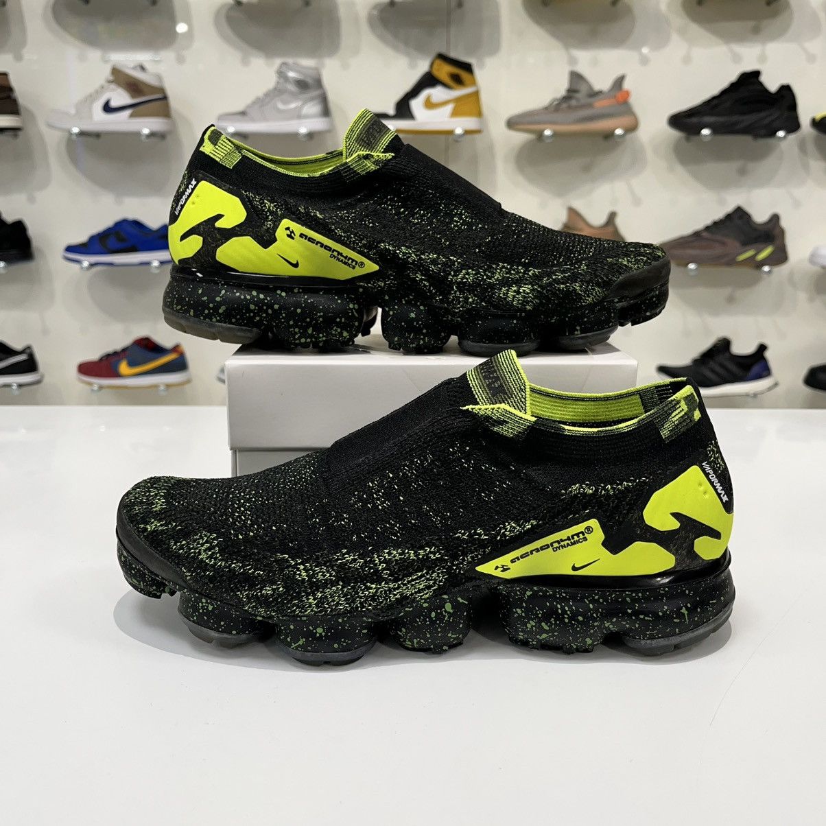 Nike Nike Air VaporMax Moc 2 Acronym Black Size US 9.5 / EU 42-43 - 1 Thumbnail