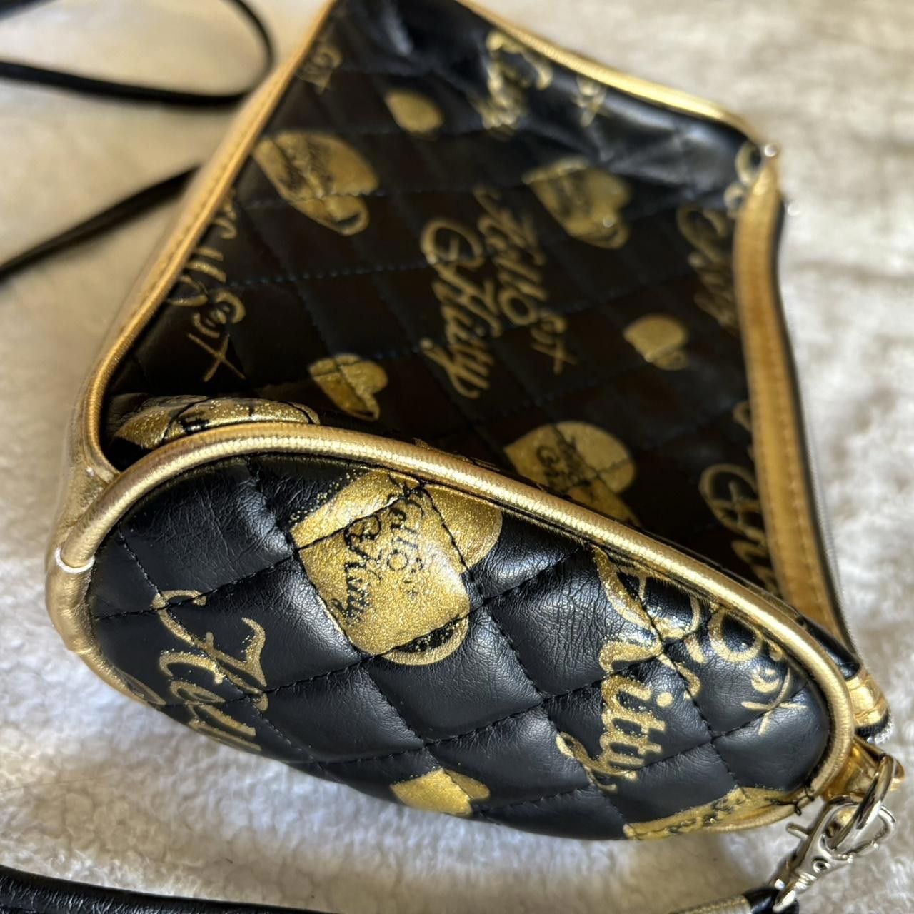 Designer × Vintage Vintage y2k Hello Kitty Black and Gold Crossbody Bag Size ONE SIZE - 8 Thumbnail