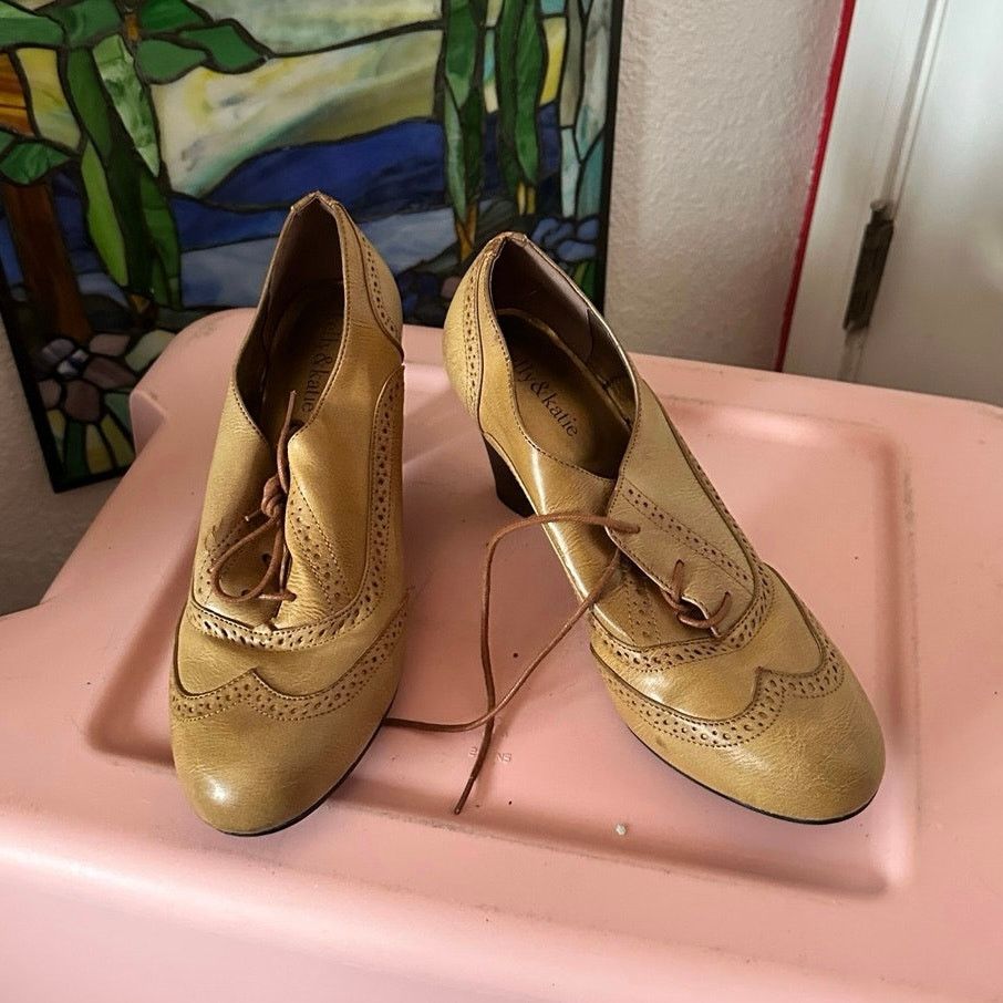 Other kelly and katie beige brown lace up loafer heels Size US 9.5 / IT 39.5 - 2 Thumbnail