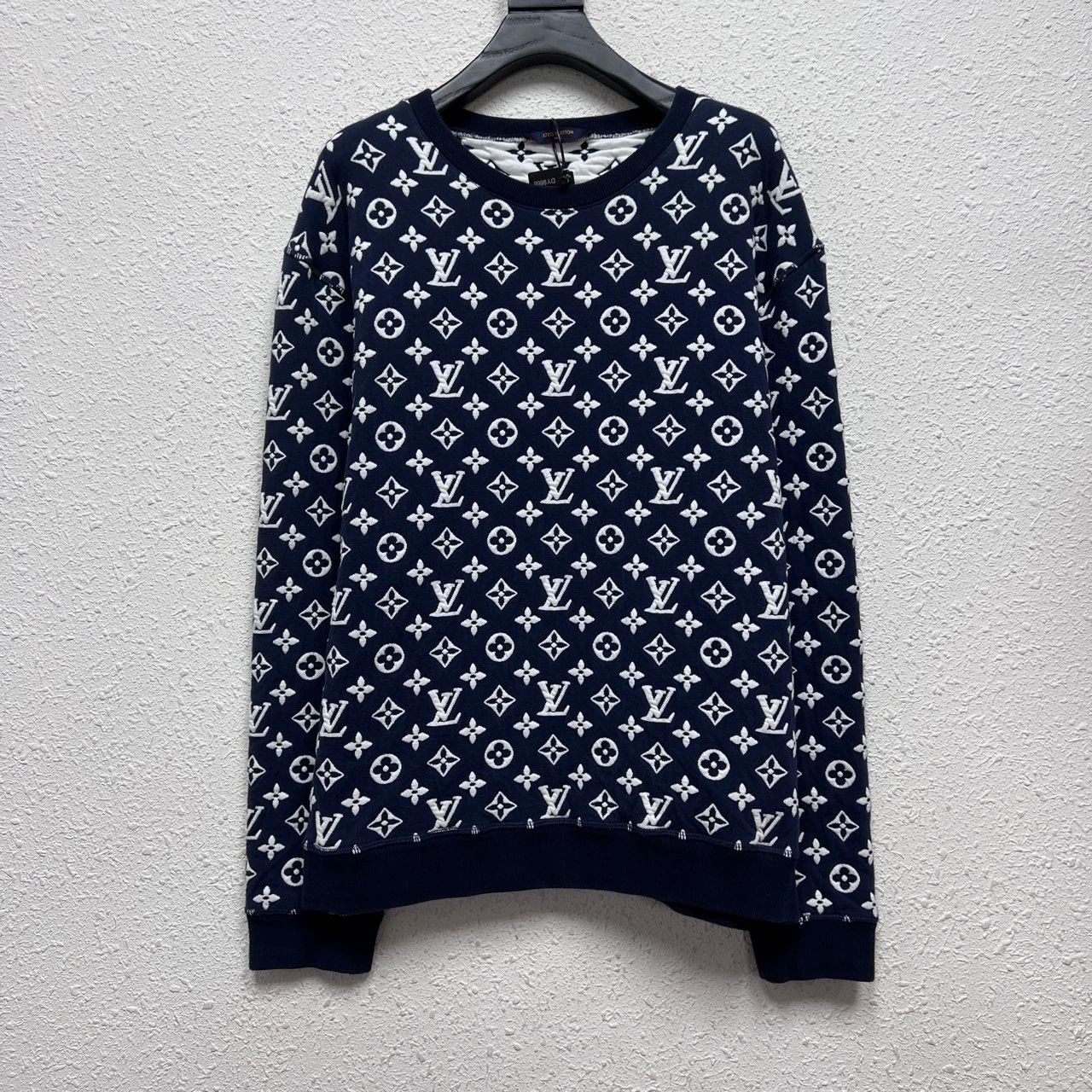 Louis Vuitton louis vuitton logo embossed sweatshirt in navy Size US XL / EU 56 / 4 - 1 Thumbnail
