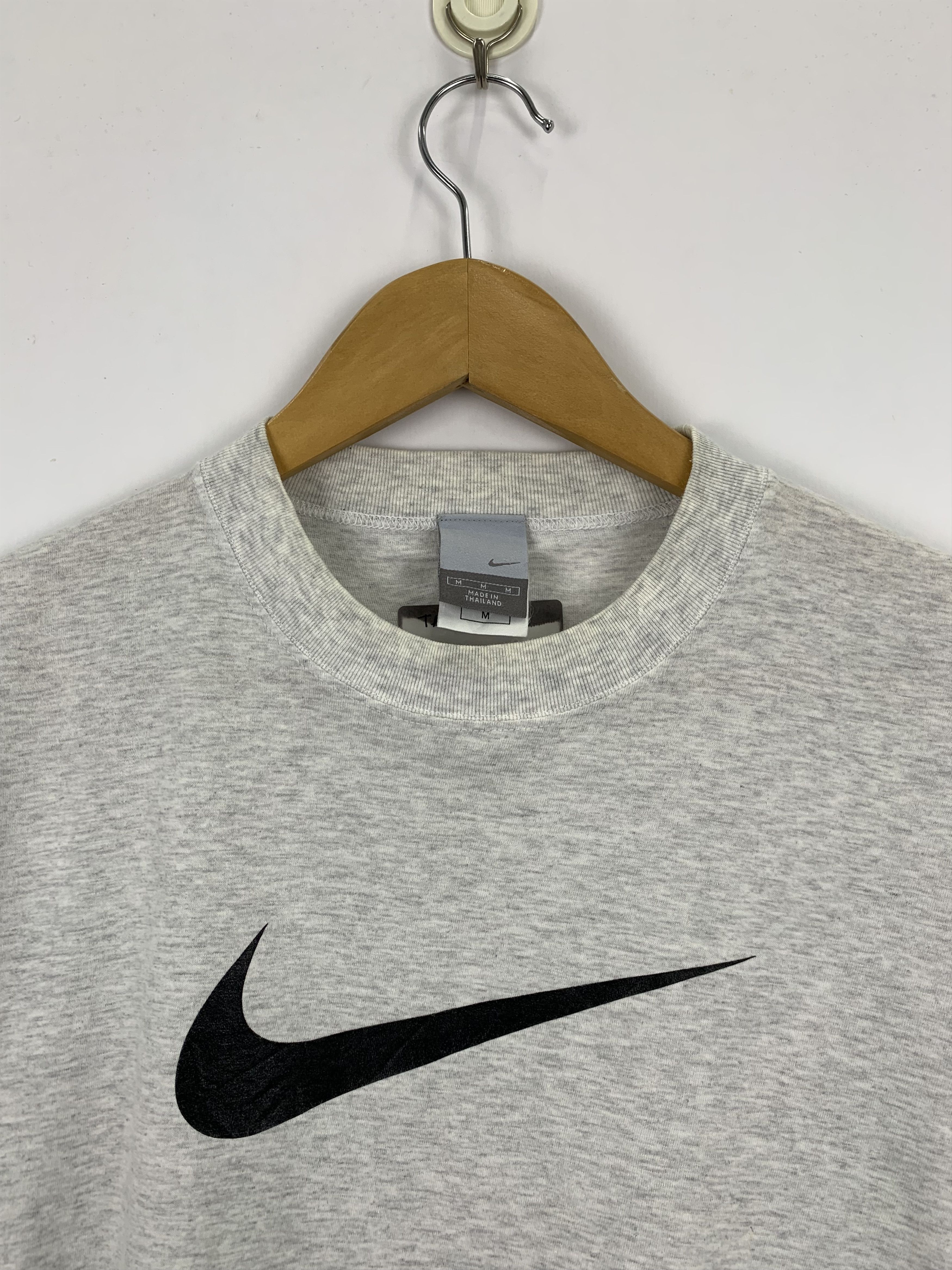 Nike × Vintage Vintage Y2K Nike Swoosh Center T Shirt TA0221 Size US M / EU 48-50 / 2 - 9 Thumbnail