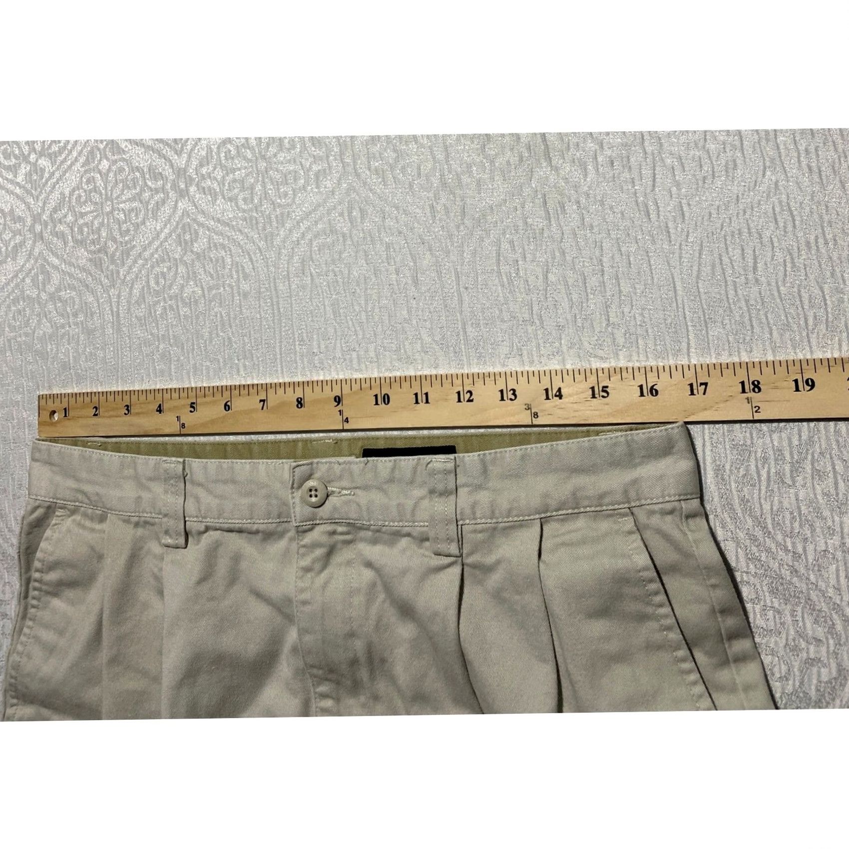 Eddie Bauer Eddie Bauer Chino Shorts Mens 34 Khaki Beige Relaxed Fit 100% Cotton Button Fly Front Pleated 4-Pocket Casual Workwear Summer Size US 34 / EU 50 - 4 Thumbnail