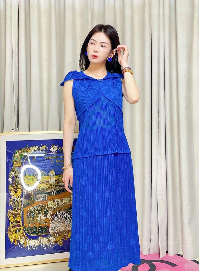 Issey Miyake Issey Miyake size:1 A deep blue polka dot dress with mesh Size 31" - 2 Thumbnail