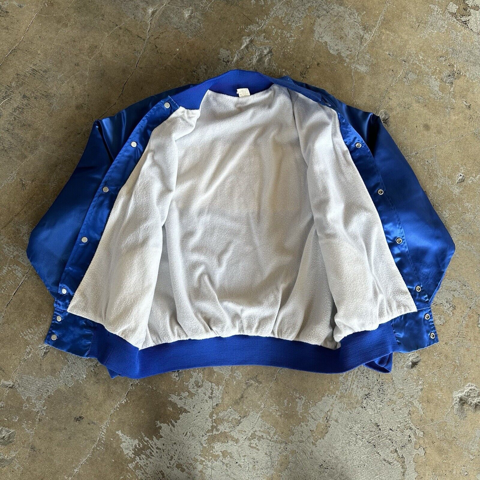 Vintage Vintage HBO Blue Bomber Satin Jacket Large Made In USA Size US L / EU 52-54 / 3 - 2 Thumbnail