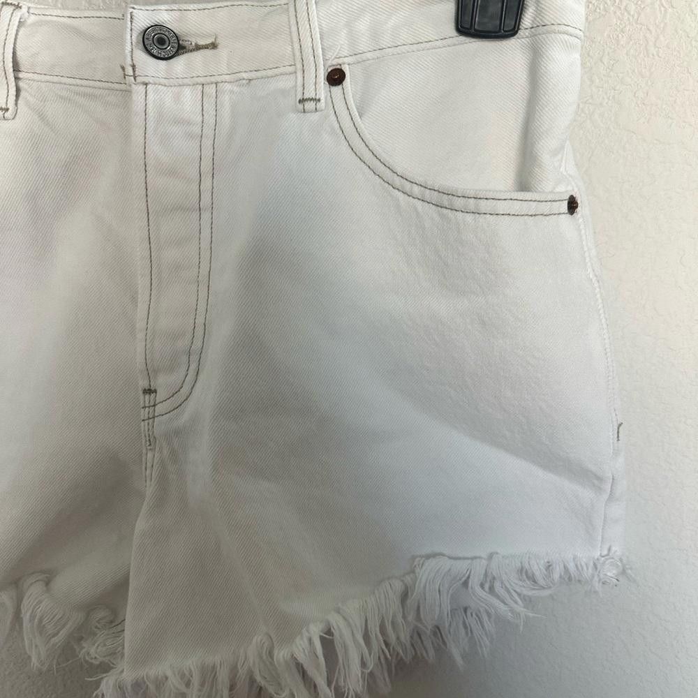 Abercrombie & Fitch Abercrombie & Fitch High-Rise Denim Frayed Shorts White 29/8 Size 29" - 6 Thumbnail