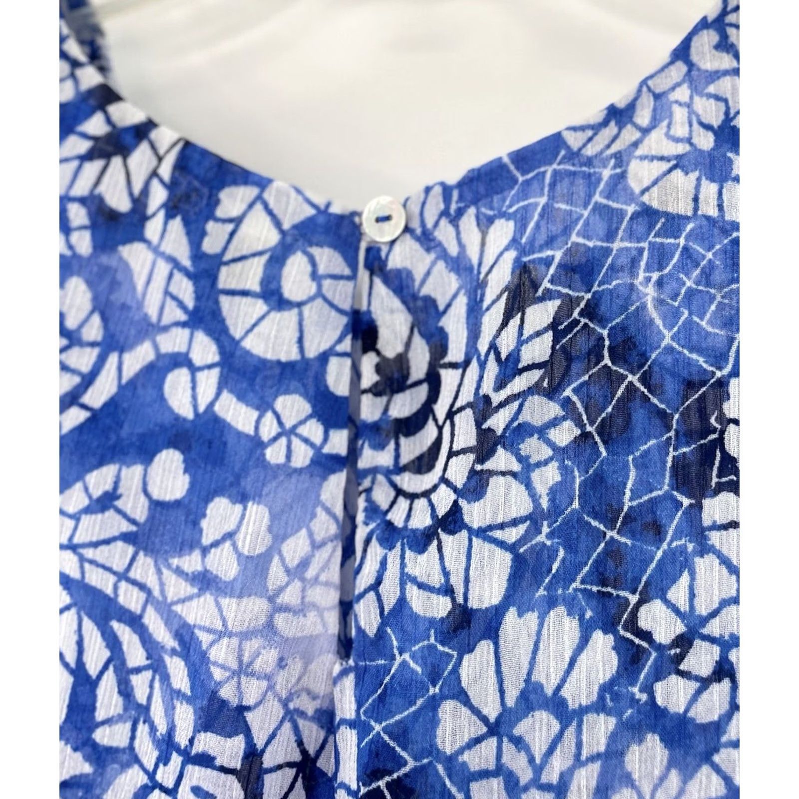 Vintage Fever Tank Top Women Floral Print Lightweight Chiffon Sleeveless Round Neck Button Asymmetrical High Low S Blue Size S / US 4 / IT 40 - 7 Thumbnail