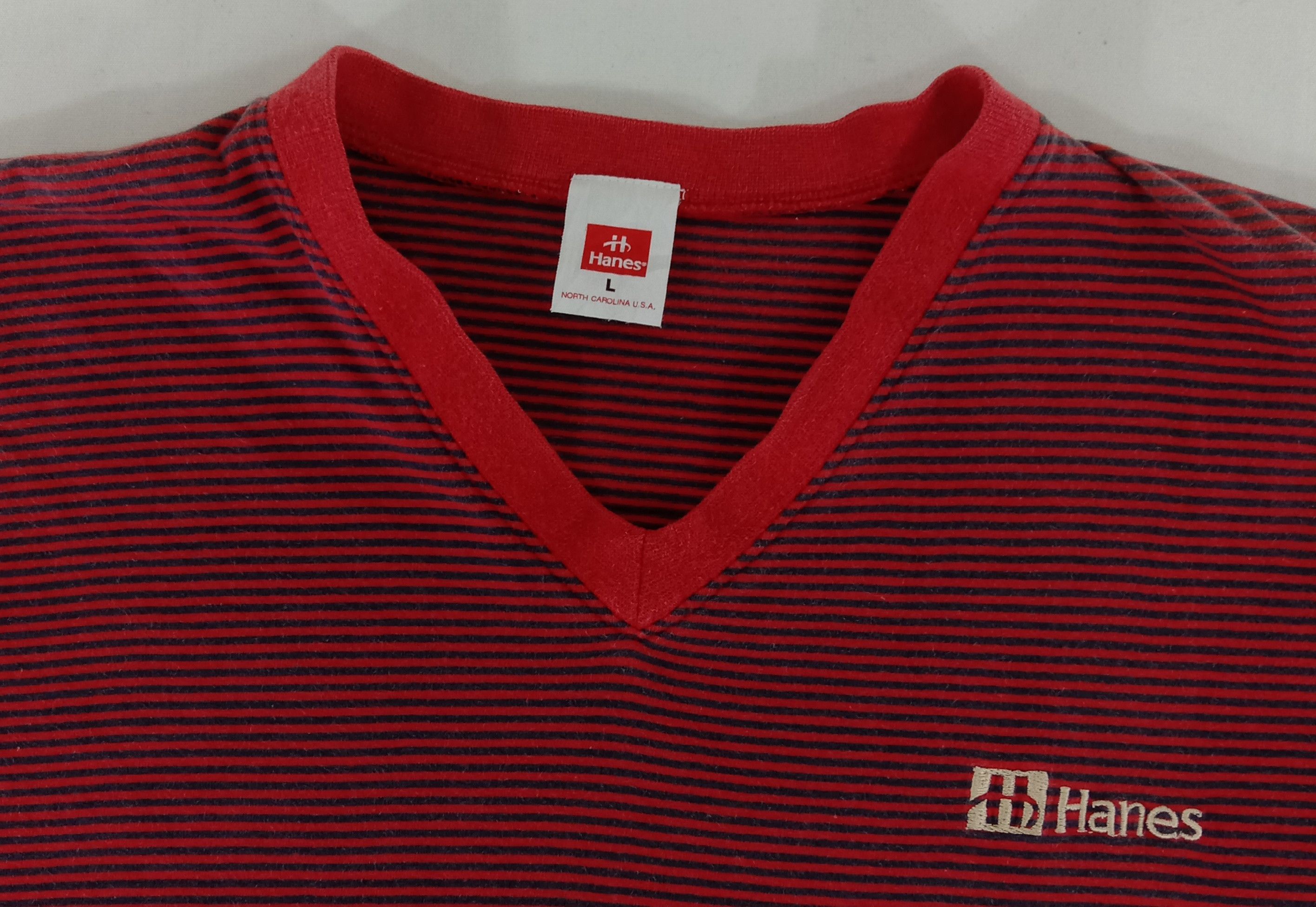 Hanes Vintage Hanes V Neck Striped Vintage T Shirt Size US L / EU 52-54 / 3 - 4 Thumbnail