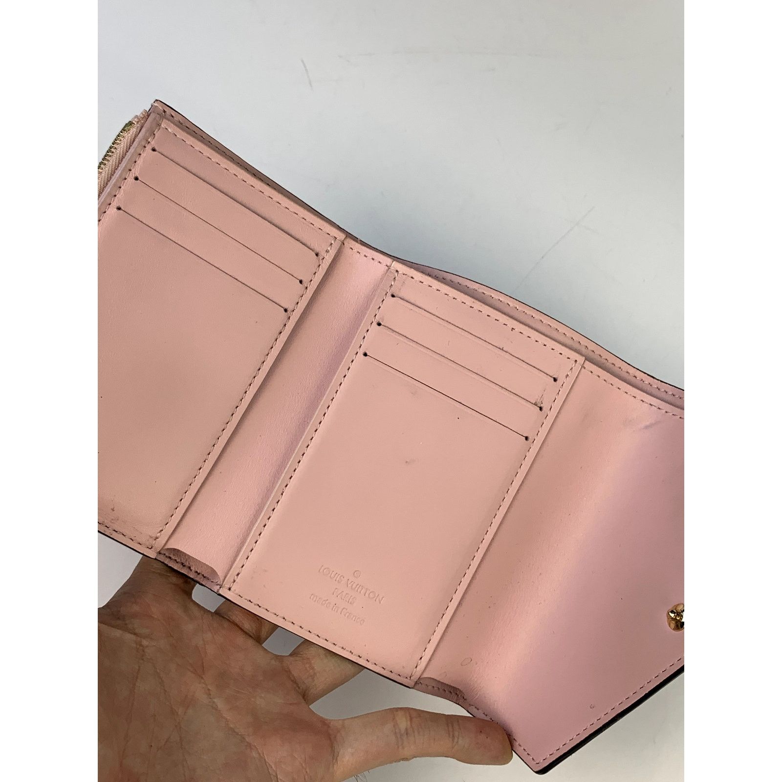 Louis Vuitton Louis Vuitton Rose Ballarine Victorine Vernis Wallet Size ONE SIZE - 10 Thumbnail