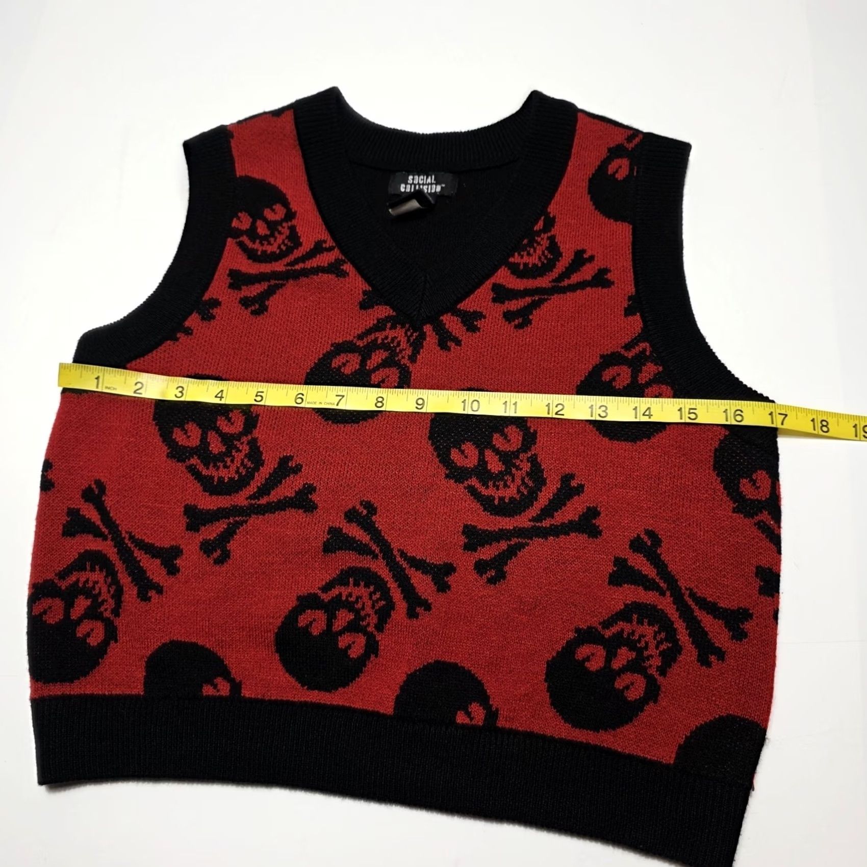 Vintage Social Collision Crop Sweater Vest Red Black Skull Hearts Goth Hot Topic Y2k Women M Vest Size M / US 6-8 / IT 42-44 - 3 Thumbnail