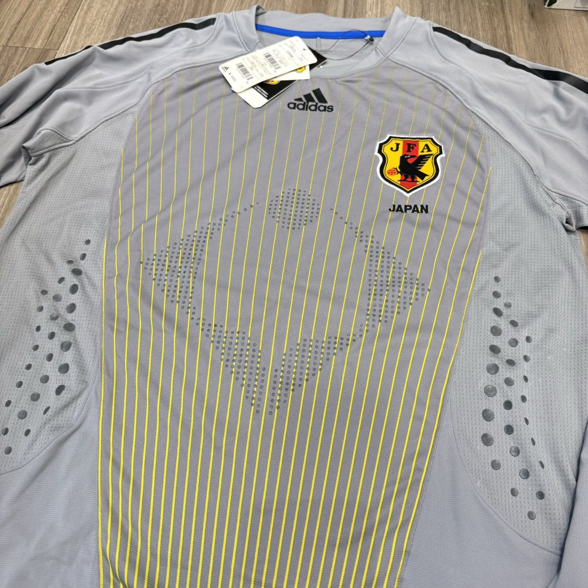 Adidas Japan 08/09 player issue gk goalkeeper shirt (bnwt) Size US L / EU 52-54 / 3 - 3 Thumbnail