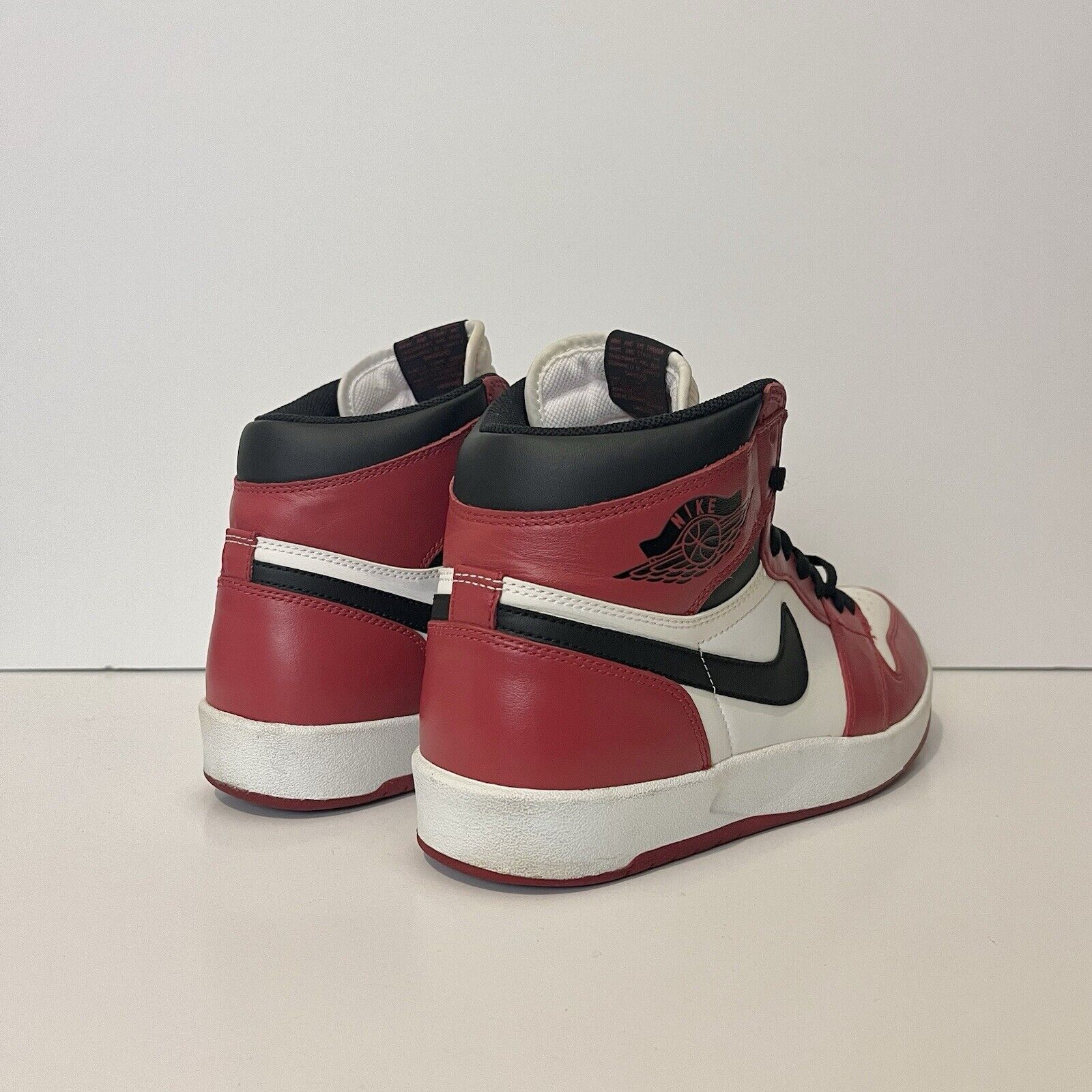 Jordan Brand 2015 Air Jordan 1.5 Chicago 768861-601 Sz 10 Size US 10 / EU 43 - 4 Thumbnail