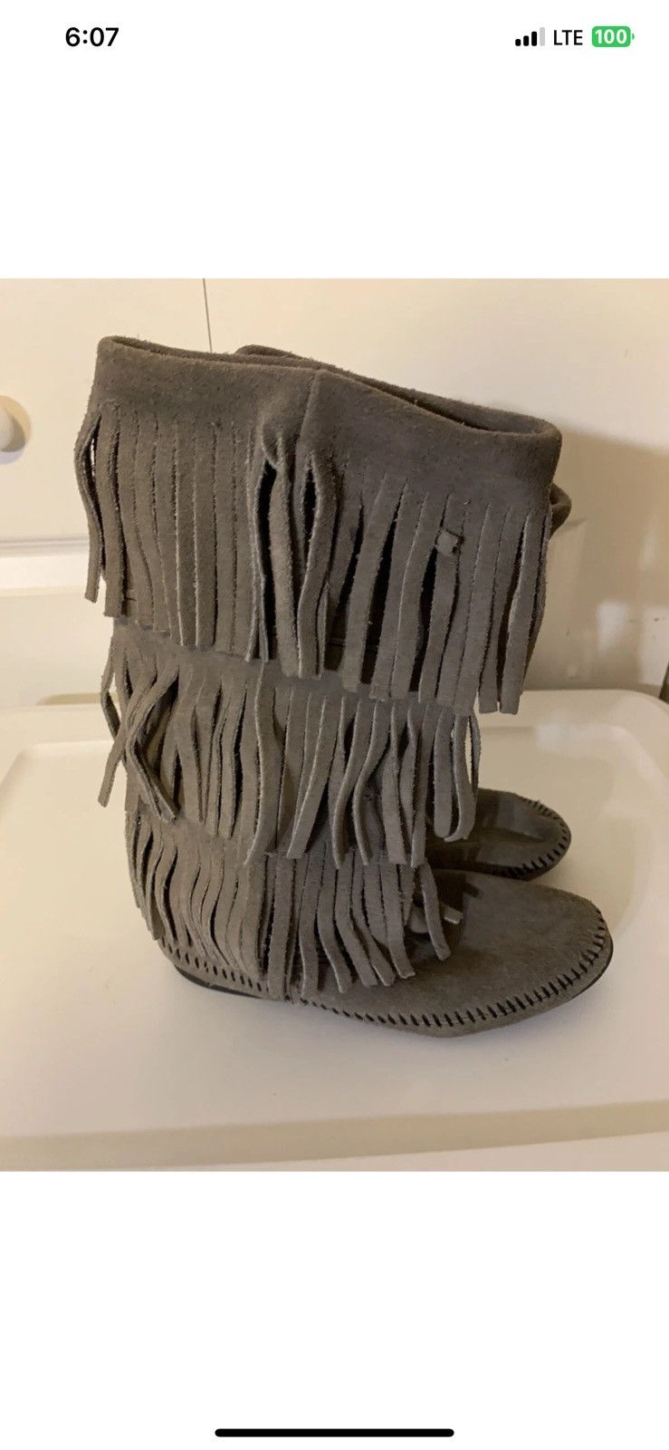 Minnetonka Womens Sz 6 Boots 3-Layer Fringe Gray