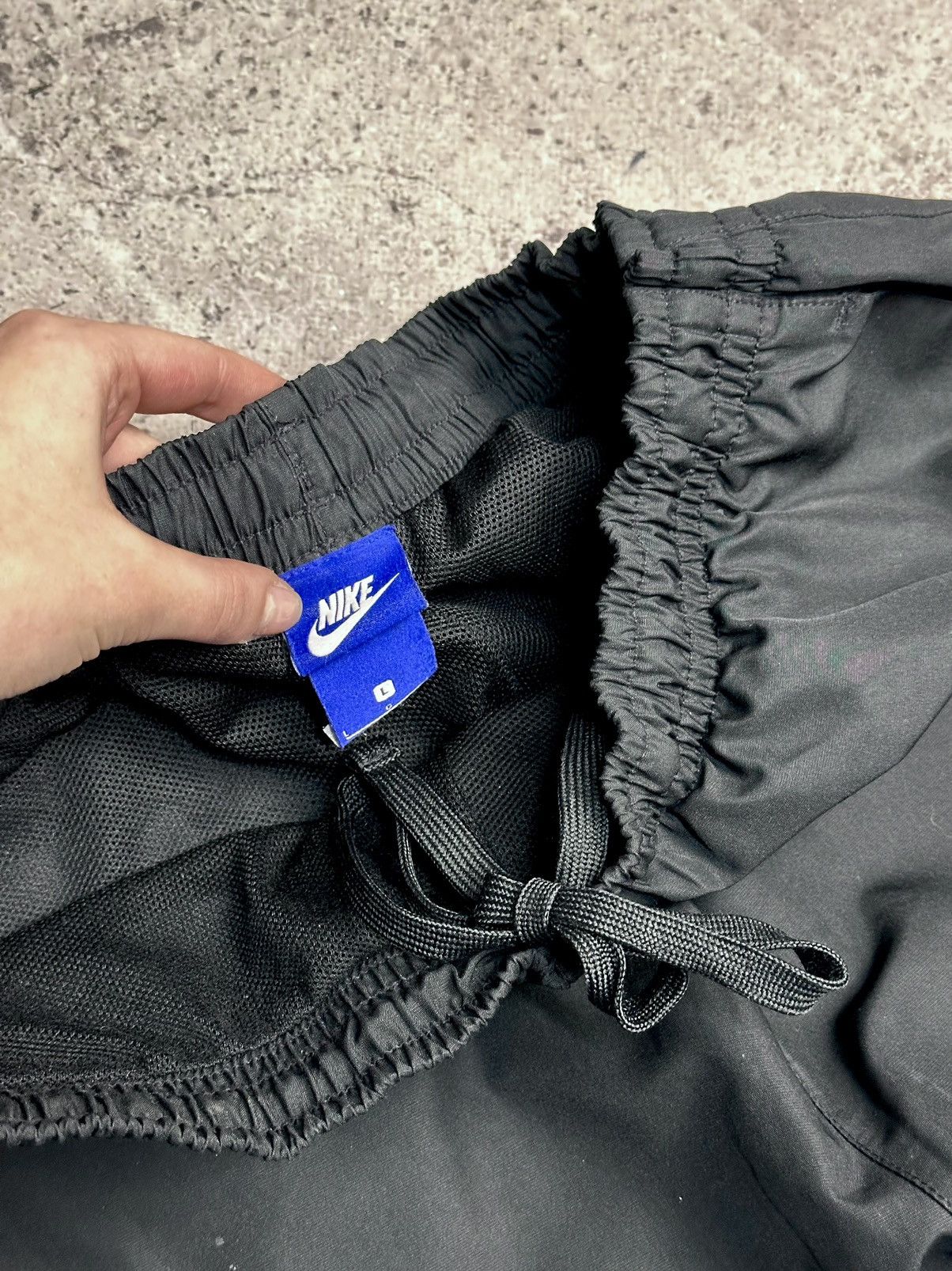 Nike Nike swoosh joggers black track pants y2k hype streetwear Size US 32 / EU 48 - 8 Thumbnail
