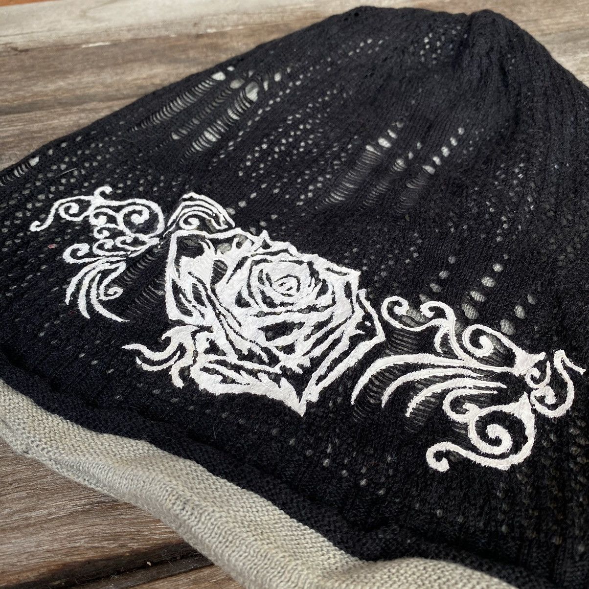 If Six Was Nine × Japanese Brand × Le Grande Bleu (L.G.B.) ROSES & TRIBAL UNIQUE BEANIE HATS Size ONE SIZE - 6 Thumbnail