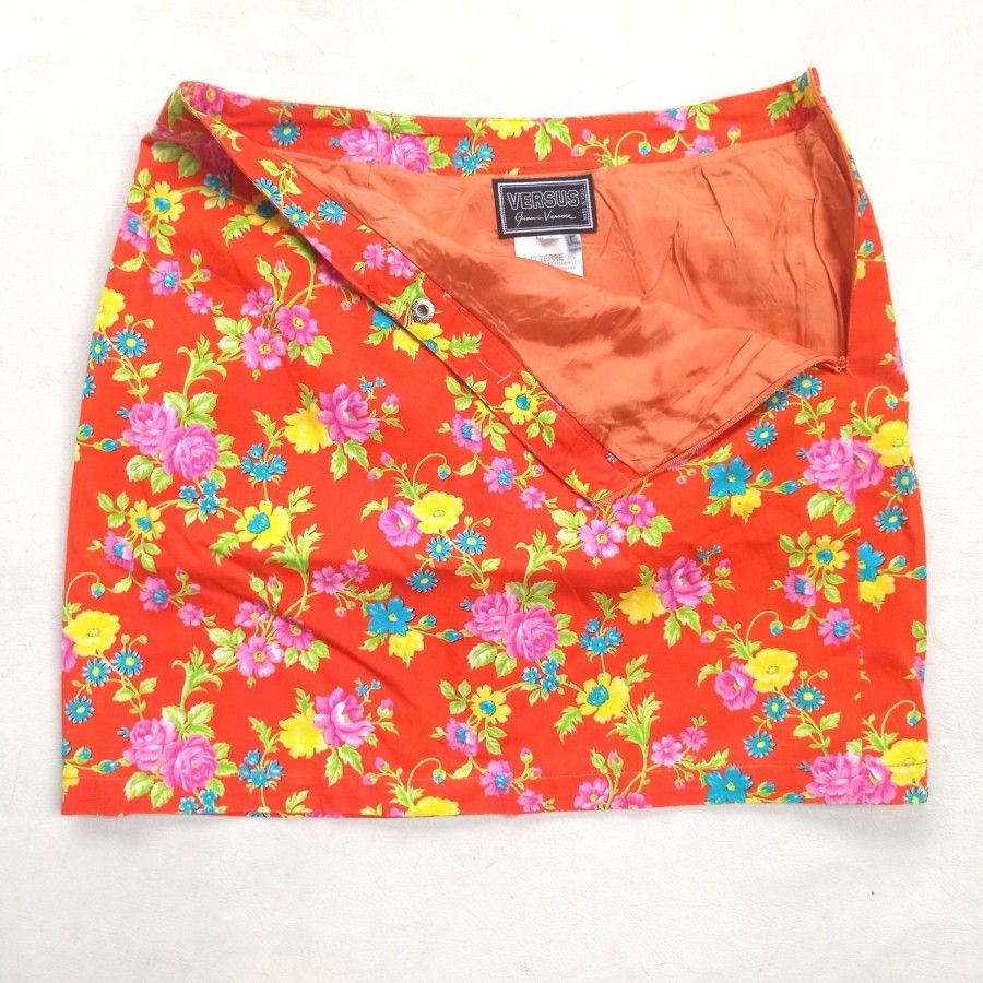 Versace × Versus Versace versus gianni versace floral mini skirt made in italy Size 27" / US 4 / IT 40 - 2 Thumbnail
