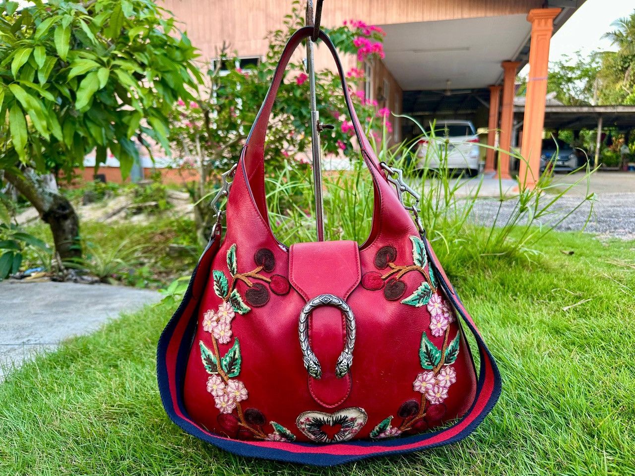 Gucci Authentic Gucci Dionysus Embroidered Leather Medium Hobo Bag Size ONE SIZE - 1 Thumbnail
