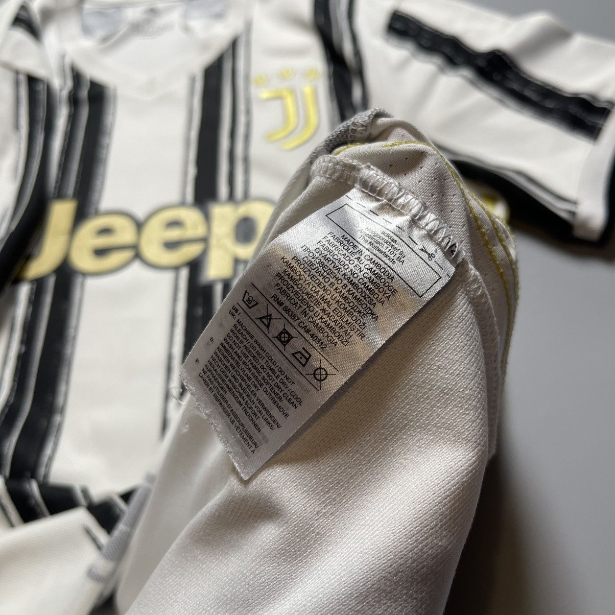 Adidas JUVENTUS ADIDAS 2020/2021 FOOTBALL HOME JERSEY #7 RONALDO Size US XL / EU 56 / 4 - 14 Thumbnail