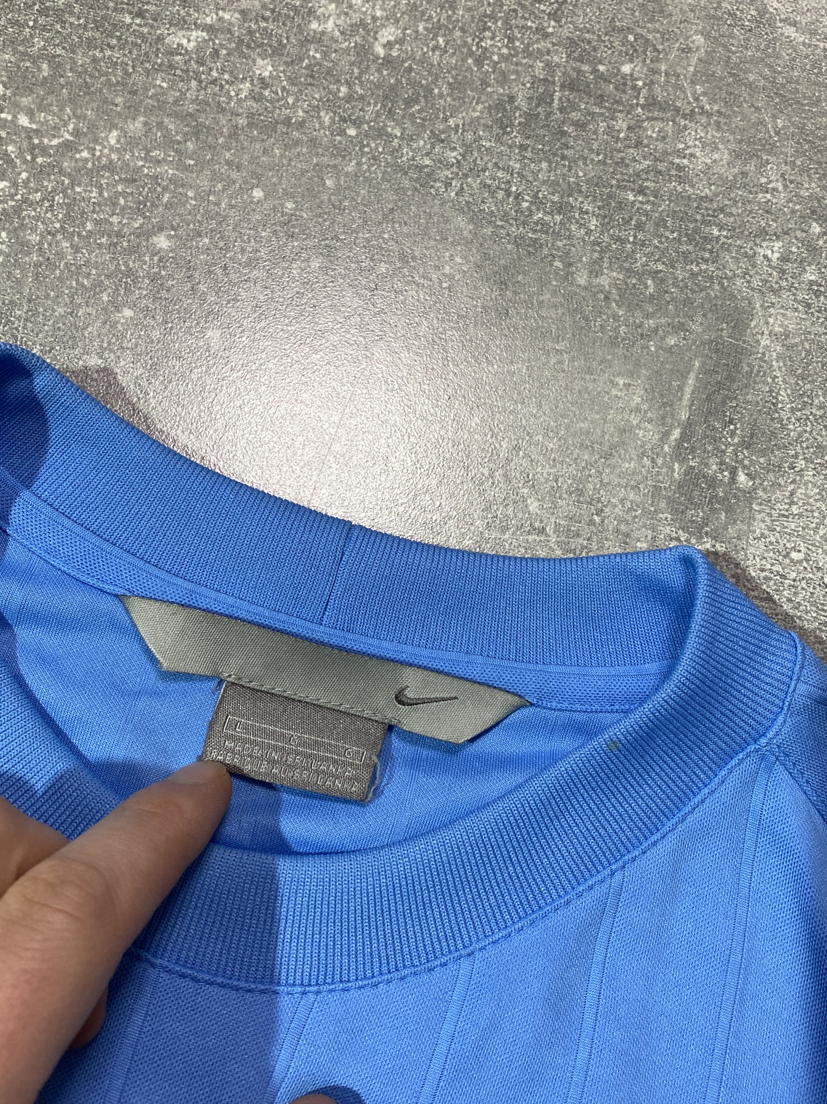 Nike Vintage 00s Nike Blue T-shirt Size US L / EU 52-54 / 3 - 7 Thumbnail