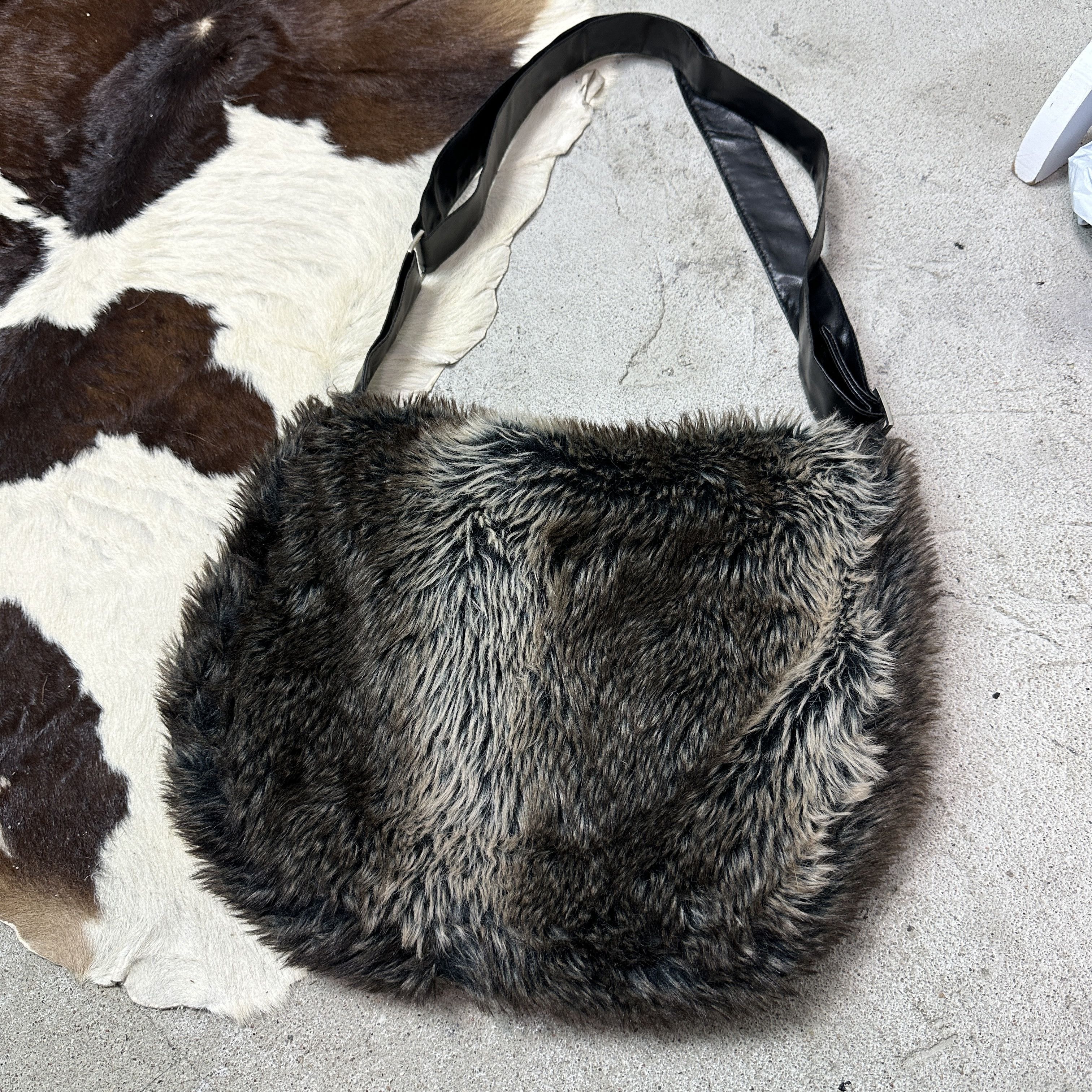 Vintage Vintage Avant Garde Faux Fur Shoulder Bag Y2K Size ONE SIZE - 6 Thumbnail