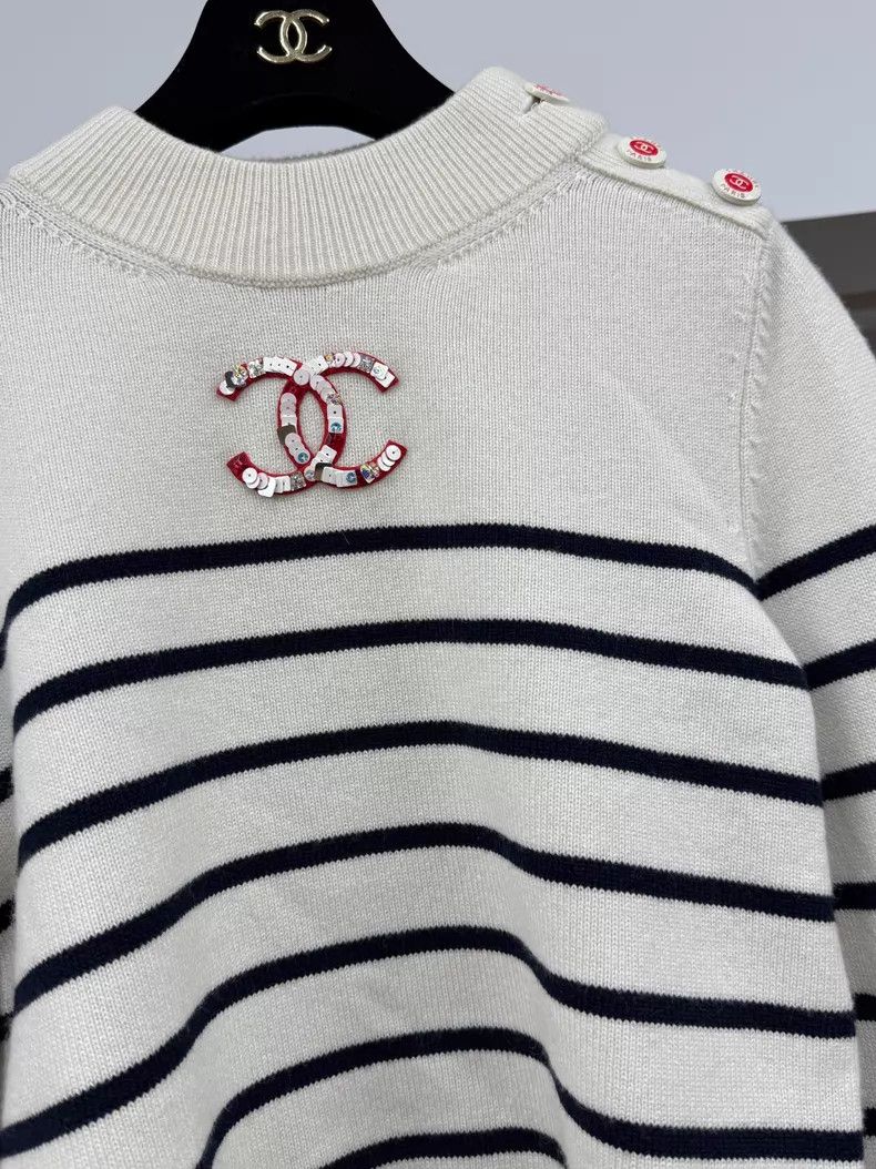 Chanel Chanel Black and white color block large logo knitted stri Size XXS / US 00 / IT 34 - 2 Thumbnail