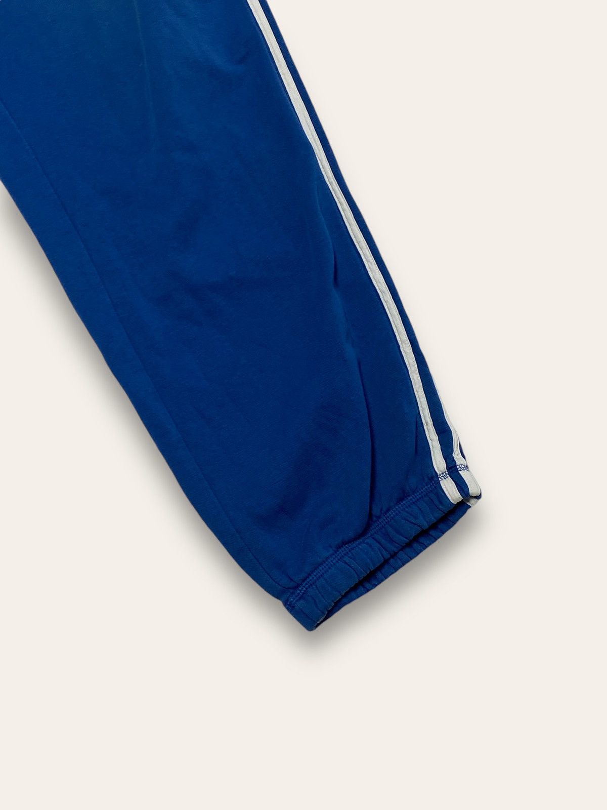 Adidas Vintage ADIDAS Originals Deep Blue Baggy Sweatpants Y2K Size US 34 / EU 50 - 2 Thumbnail