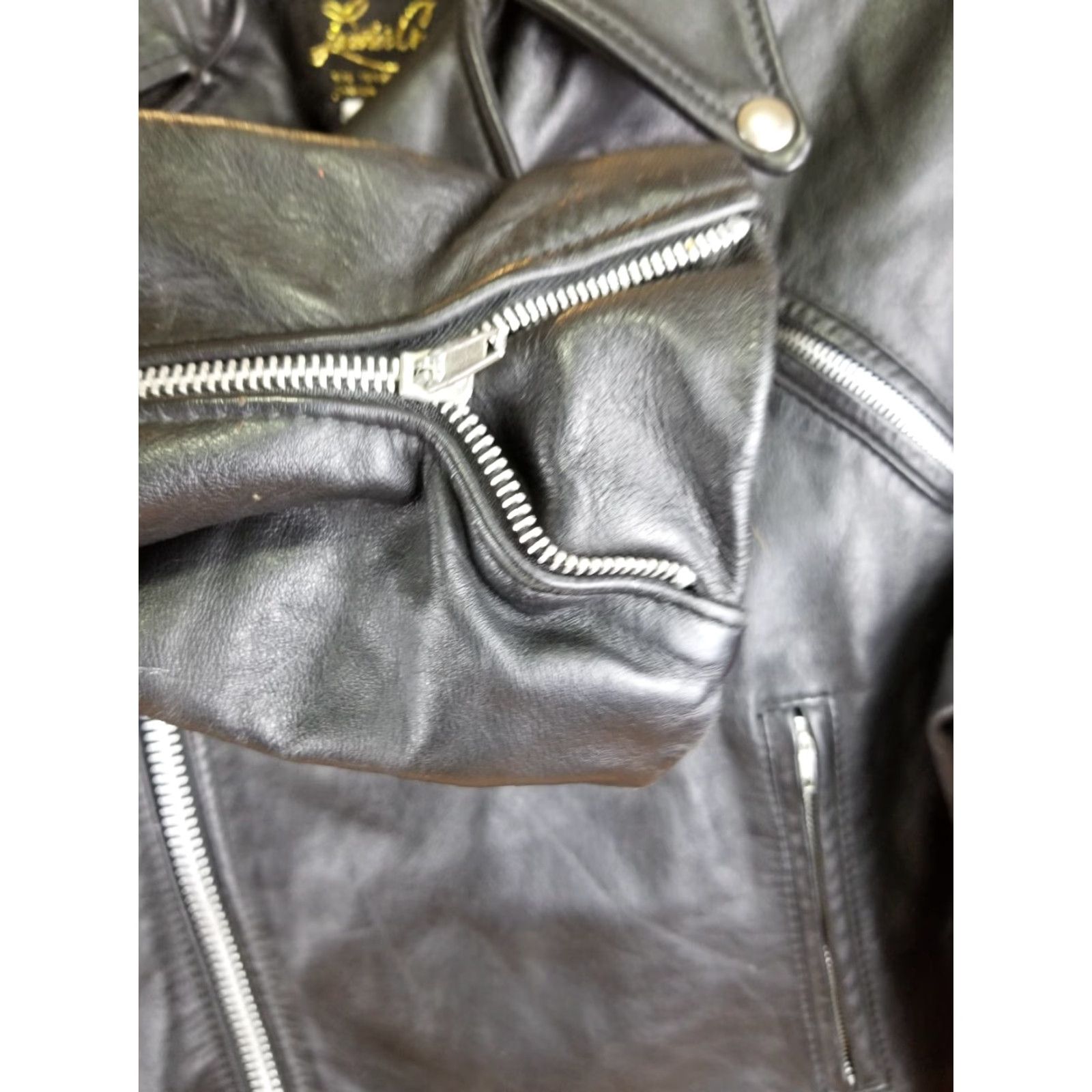 Vintage VINTAGE LEATHER CRAFT FASHIONS BLACK MOTORCYCLE LEATHER JACKET SZ 46 Men Jacket 46 Black Motorcycle Lined 26in g12 Size US S / EU 44-46 / 1 - 7 Thumbnail